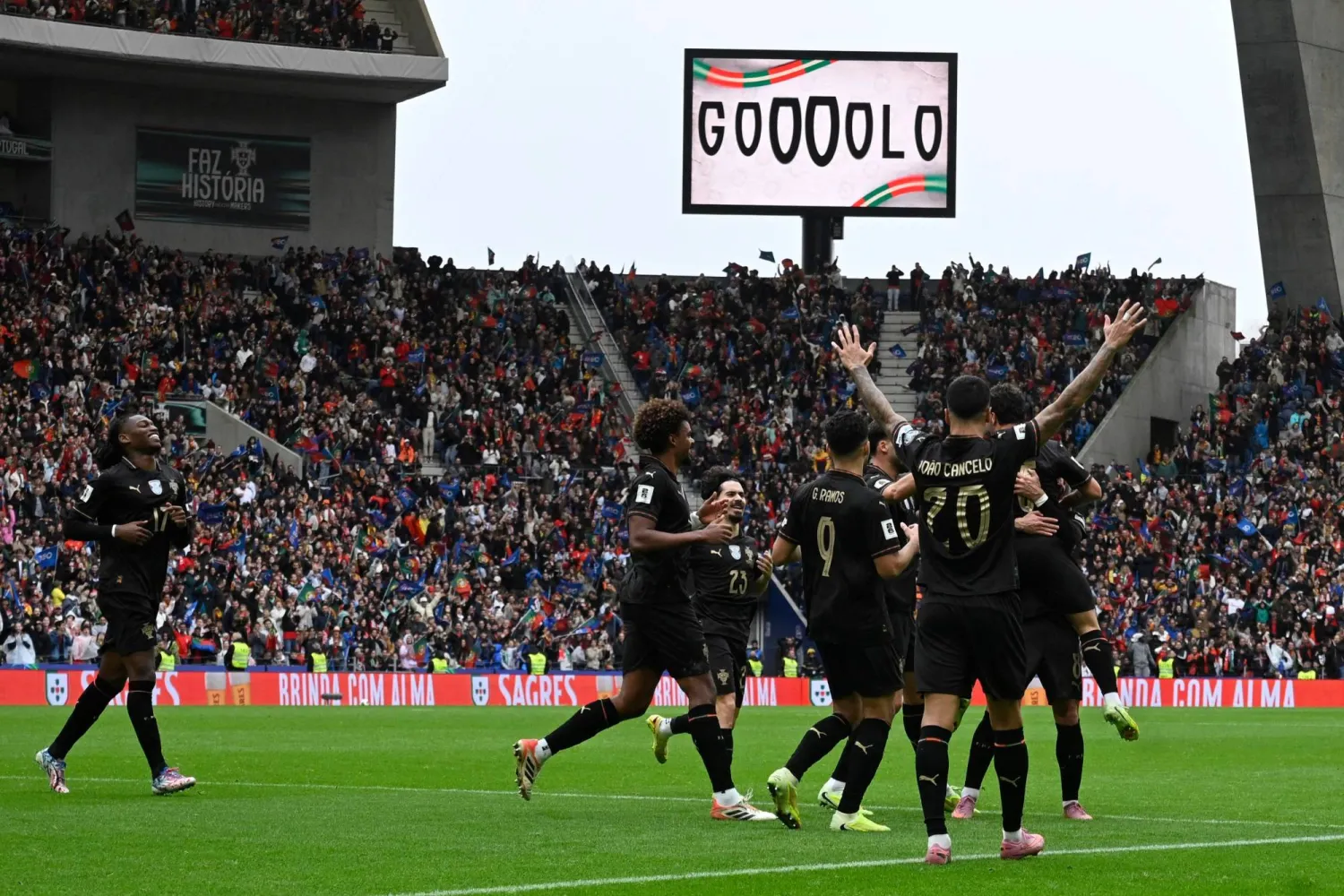 فرحة البرتغال بالتسجيل في أرمينيا تكررت 9 مرات (أ.ف.ب)