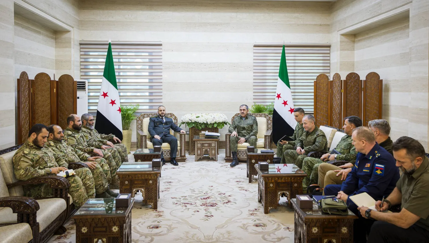 وزير الدفاع السوري مرهف أبو قصرة يلتقي وفداً روسياً برئاسة نائب وزير الدفاع الروسي يونس بك يفكيروف في دمشق (وزارة الدفاع الروسية عبر فيسبوك)