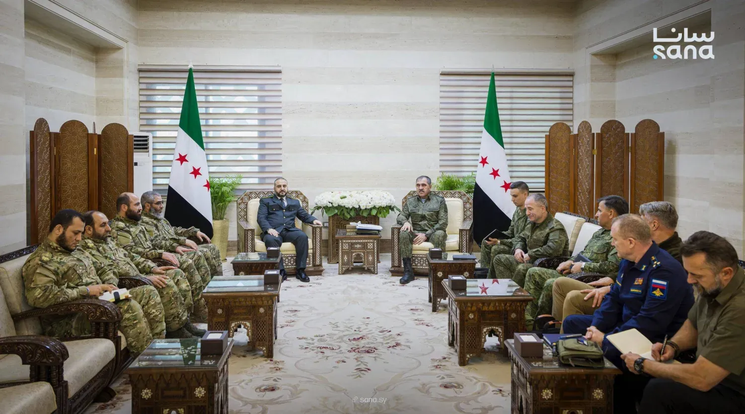 Suriye Savunma Bakanı Tümgeneral Murhaf Ebu Kasra, Şam'da Rusya Savunma Bakan Yardımcısı Yunus Bek Yevkurov başkanlığındaki Rusya Federasyonu'ndan üst düzey bir heyeti kabul etti (SANA)