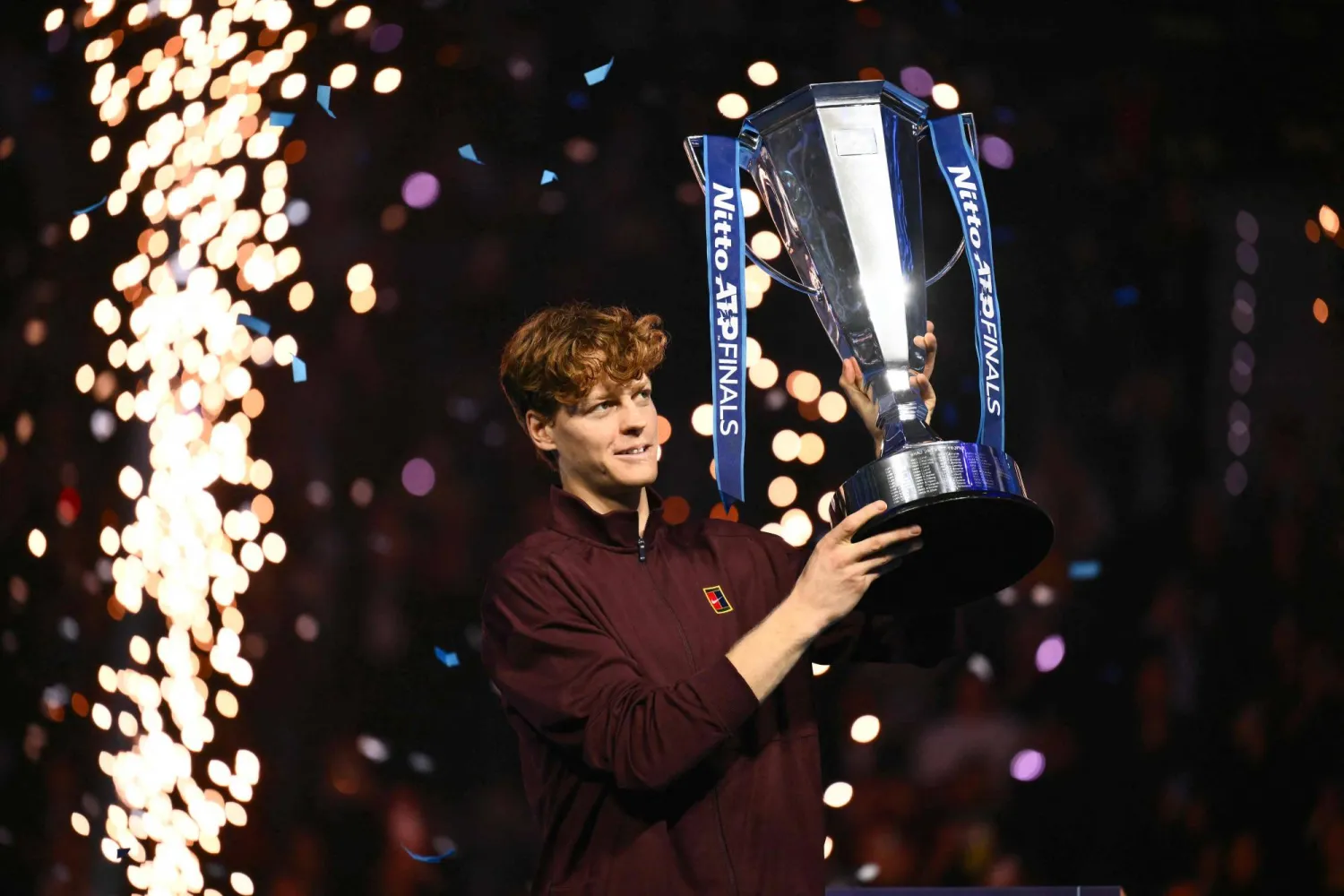 الإيطالي يانيك سينر بطل الجولة الختامية بتورينو (أ.ف.ب) 