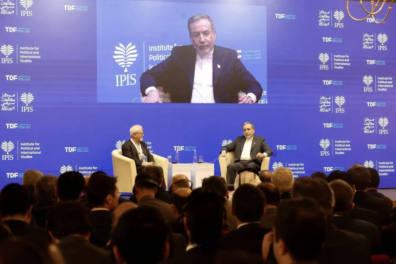 Arakçi'nin dün Tahran'daki İran Dışişleri Bakanlığı Araştırma Merkezi'nde düzenlenen konferanstaki konuşmasına ait olan ve bakanlığın resmi internet sitesinde yayınlanan fotoğrafı