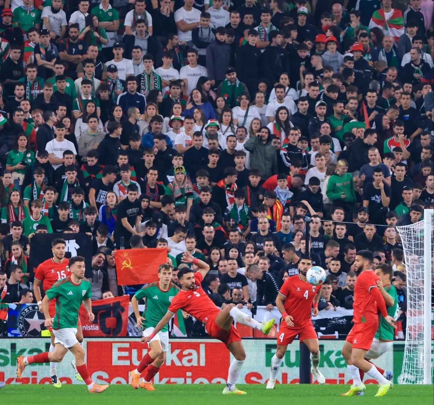 الفلسطيني ترك بصمة خالصة في مدينة تُلقّب بكاتدرائية كرة القدم (الاتحاد الفلسطيني لكرة القدم)