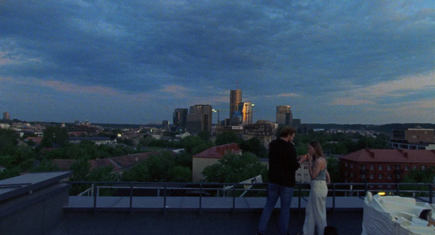 يناقش الفيلم قضايا اجتماعية حول علاقة الفرد بالأسرة (الشركة المنتجة)