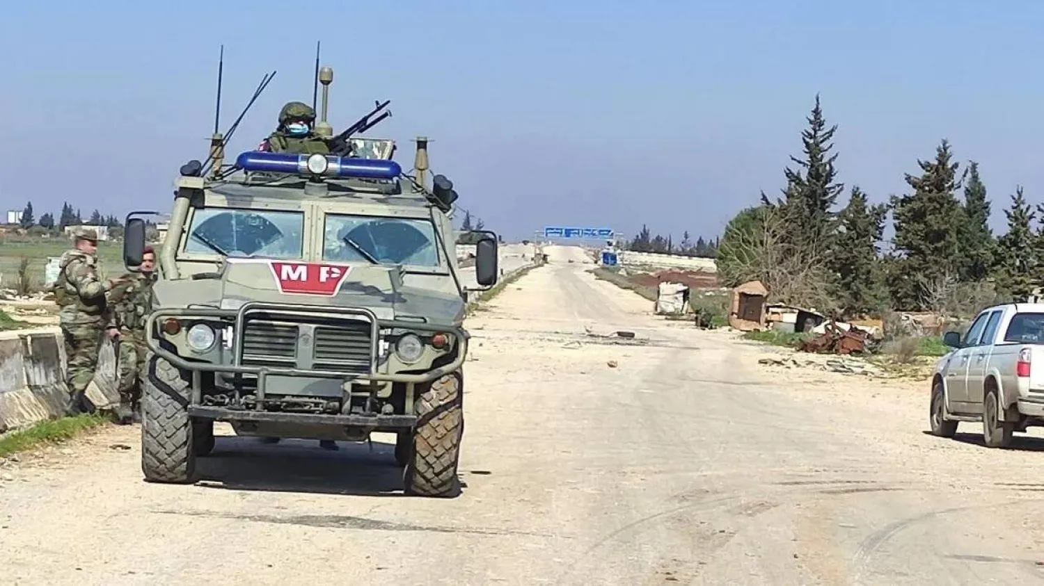 أرشيفية لتواجد عناصر روسية على خط وقف إطلاق النار في المنطقة الفاصلة بين جيش النظام السوري والجيش الإسرائيلي في القنيطرة