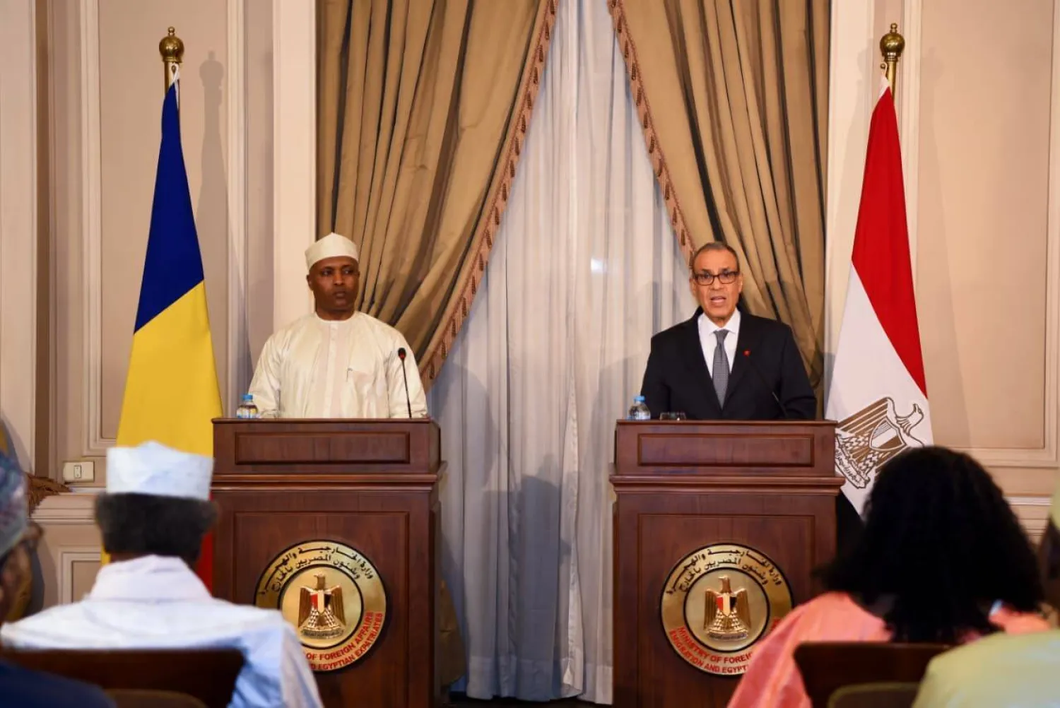 وزير الخارجية المصري بدر عبد العاطي ونظيره التشادي عبد الله صابر فضل خلال مؤتمر صحافي بالقاهرة الأحد (الخارجية المصرية)