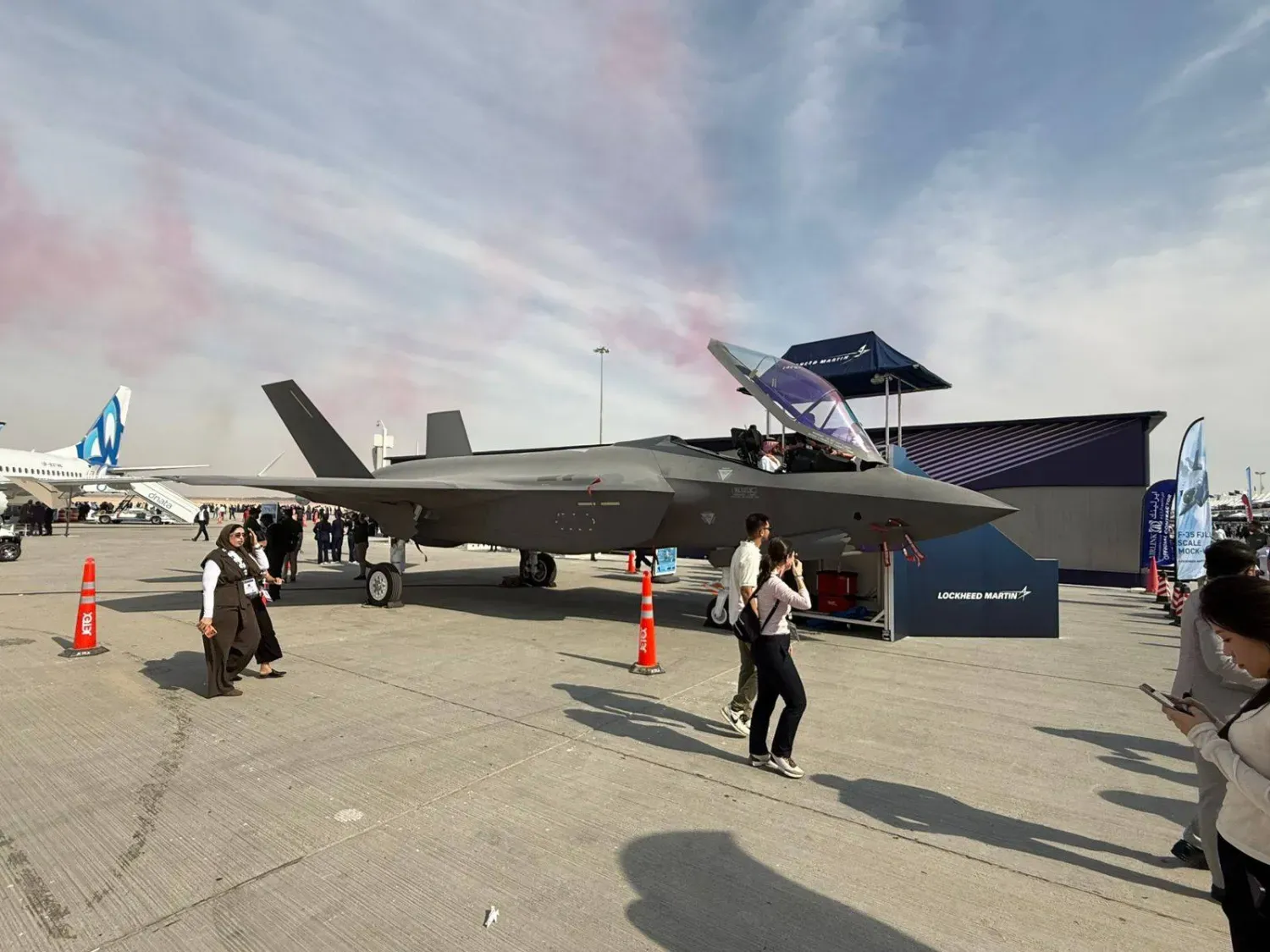  Lockheed Martin tarafından Dubai Airshow'da sergilenen F-35 savaş uçağı (Şarku’l Avsat)