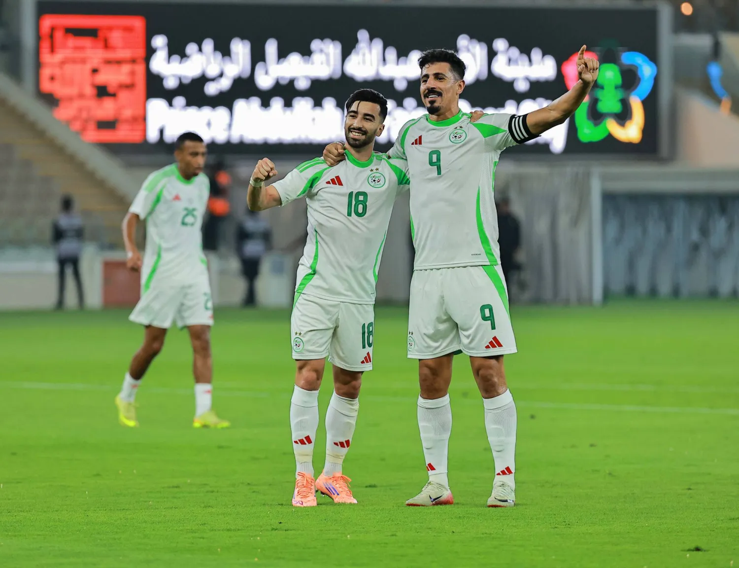 بونجاح خلال مواجهة الجزائر وزيمبابوي الودية (محمد المانع)