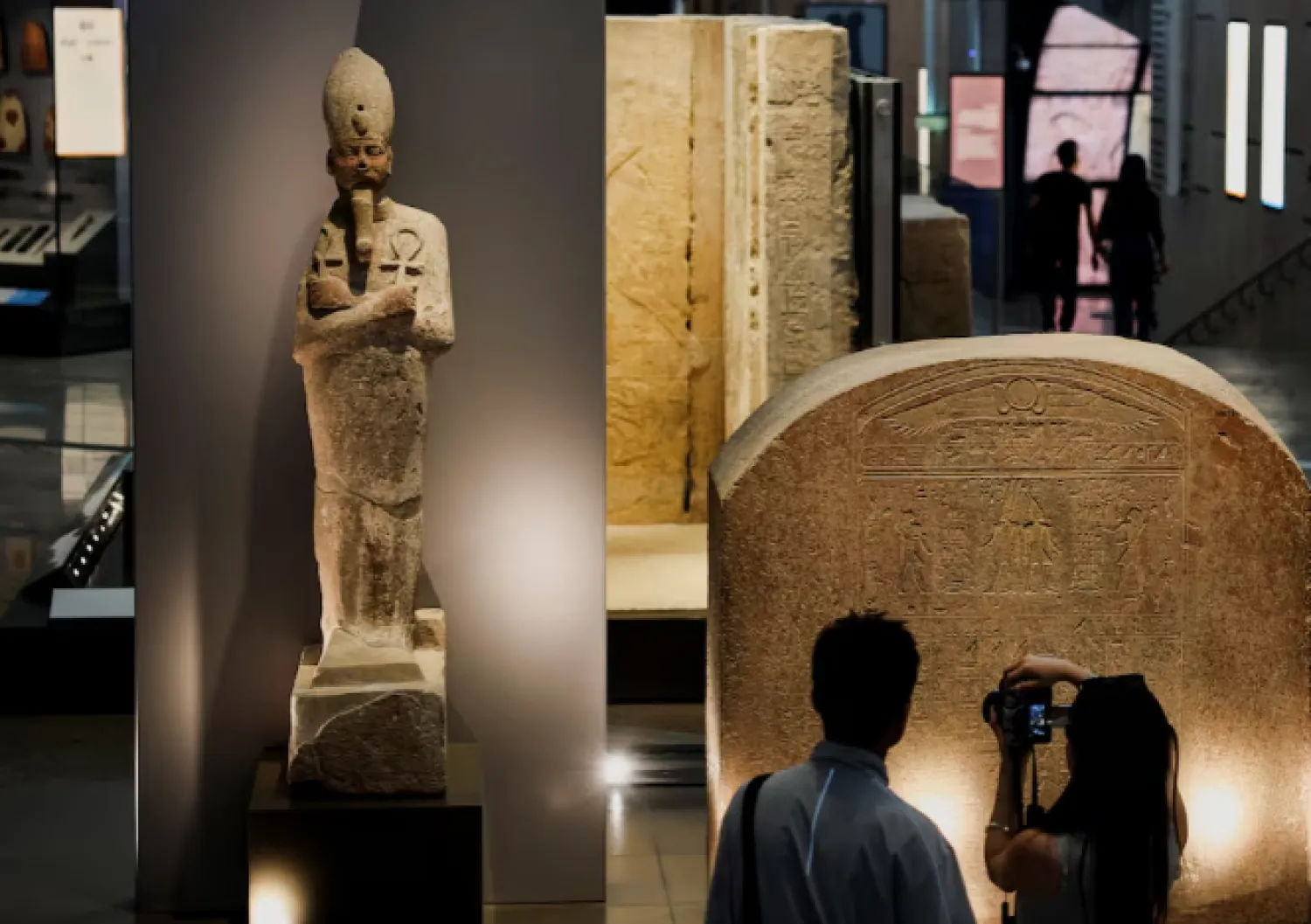 زيارة المتاحف والمعارض الفنية والمواقع التراثية العريقة يمكن أن تقلل من الشعور بالتوتر (رويترز)