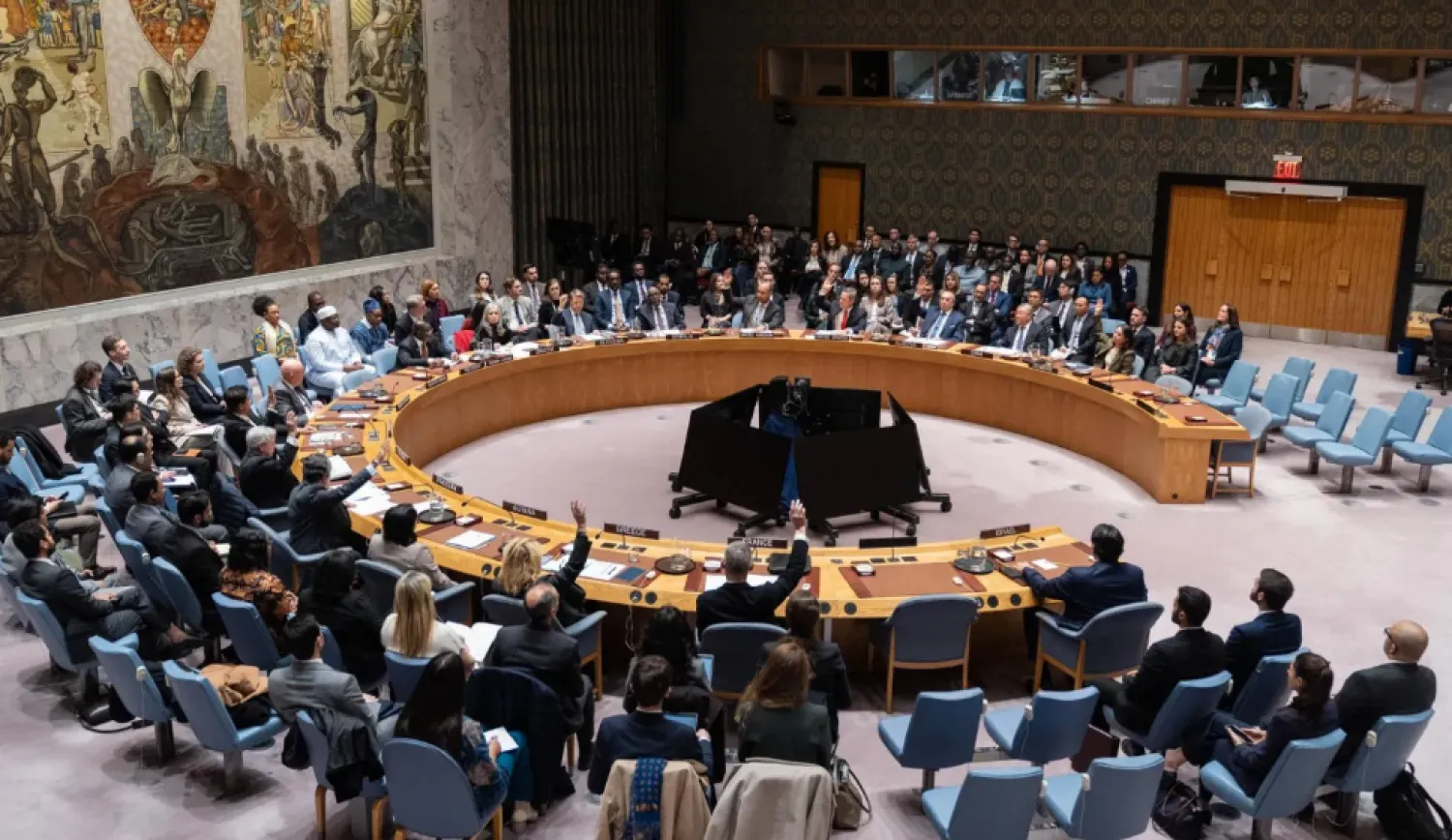 أعضاء مجلس الأمن يصوتون على مشروع قرار قدمته الولايات المتحدة لتفويض قوة دولية لحفظ الاستقرار في غزة (د.ب.أ)