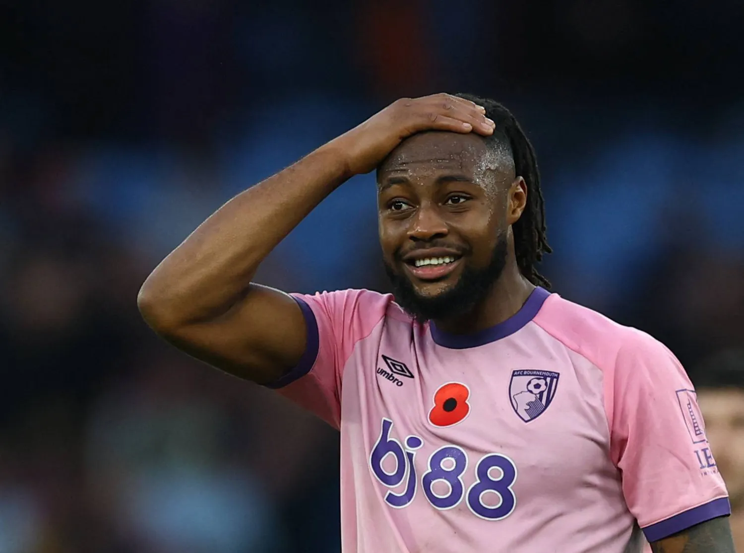 الغاني أنطوان سيمينيو نجم بورنموث (رويترز)