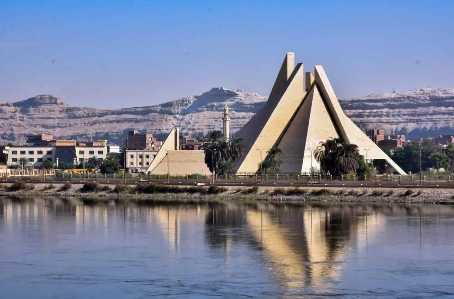 المتحف الآتوني يطل على نهر النيل في المنيا (وزارة السياحة والآثار المصرية)
