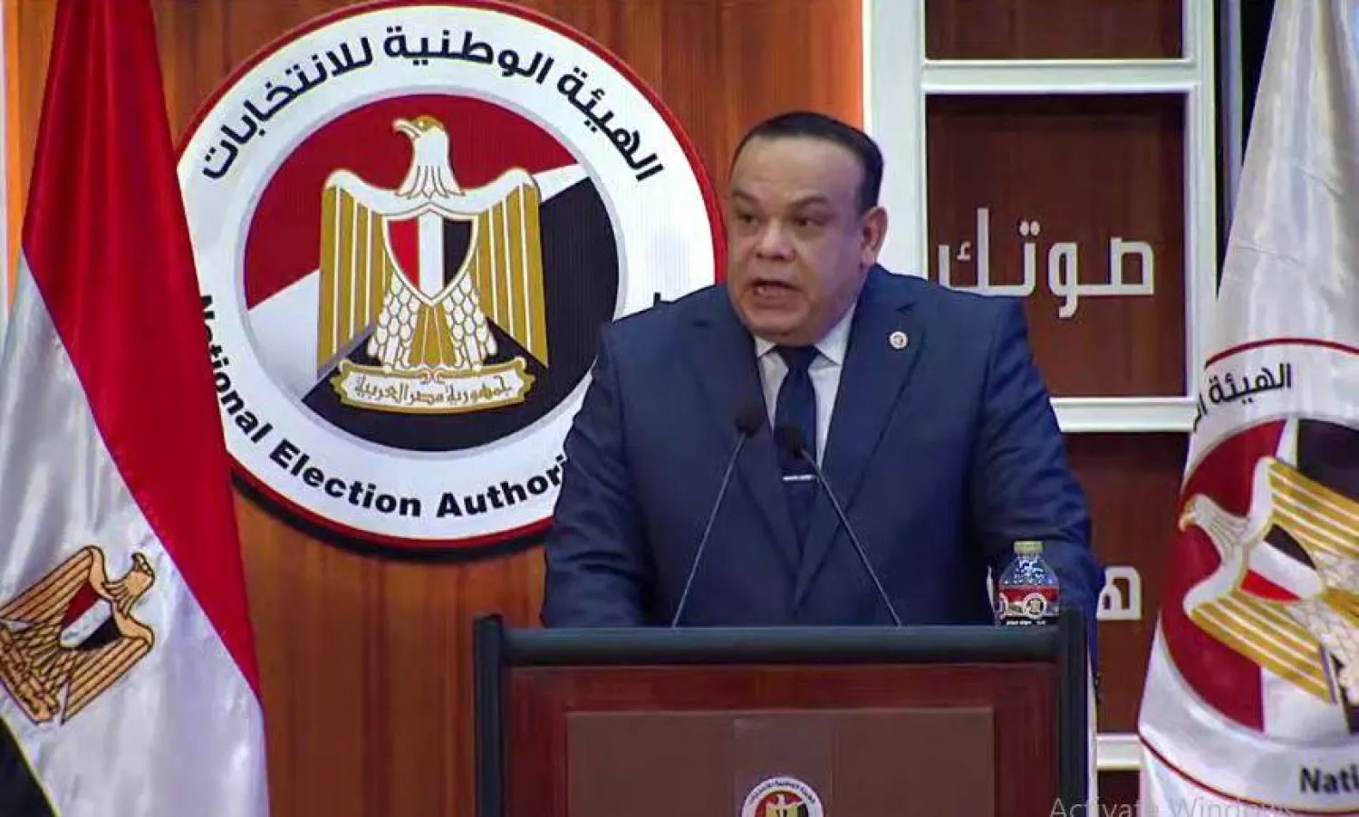 رئيس الهيئة الوطنية للانتخابات حازم بدوي لحظة إعلان نتائج المرحلة الأولى للانتخابات البرلمانية المصرية (لقطة مثبتة)