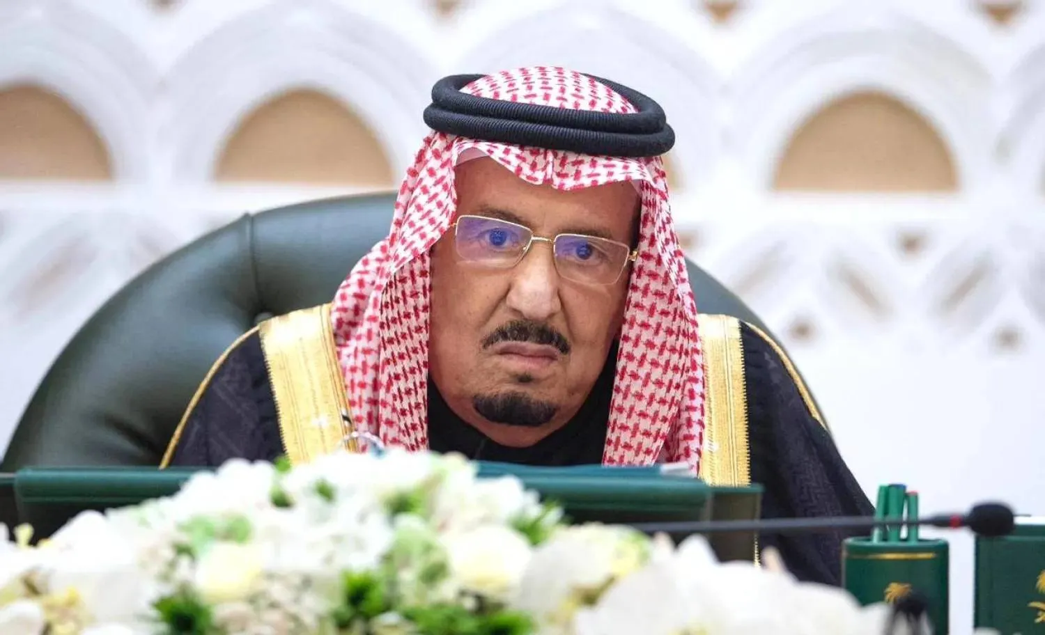 Custodian of the Two Holy Mosques King Salman bin Abdulaziz Al Saud chairs the Cabinet meeting in Riyadh. (SPA)