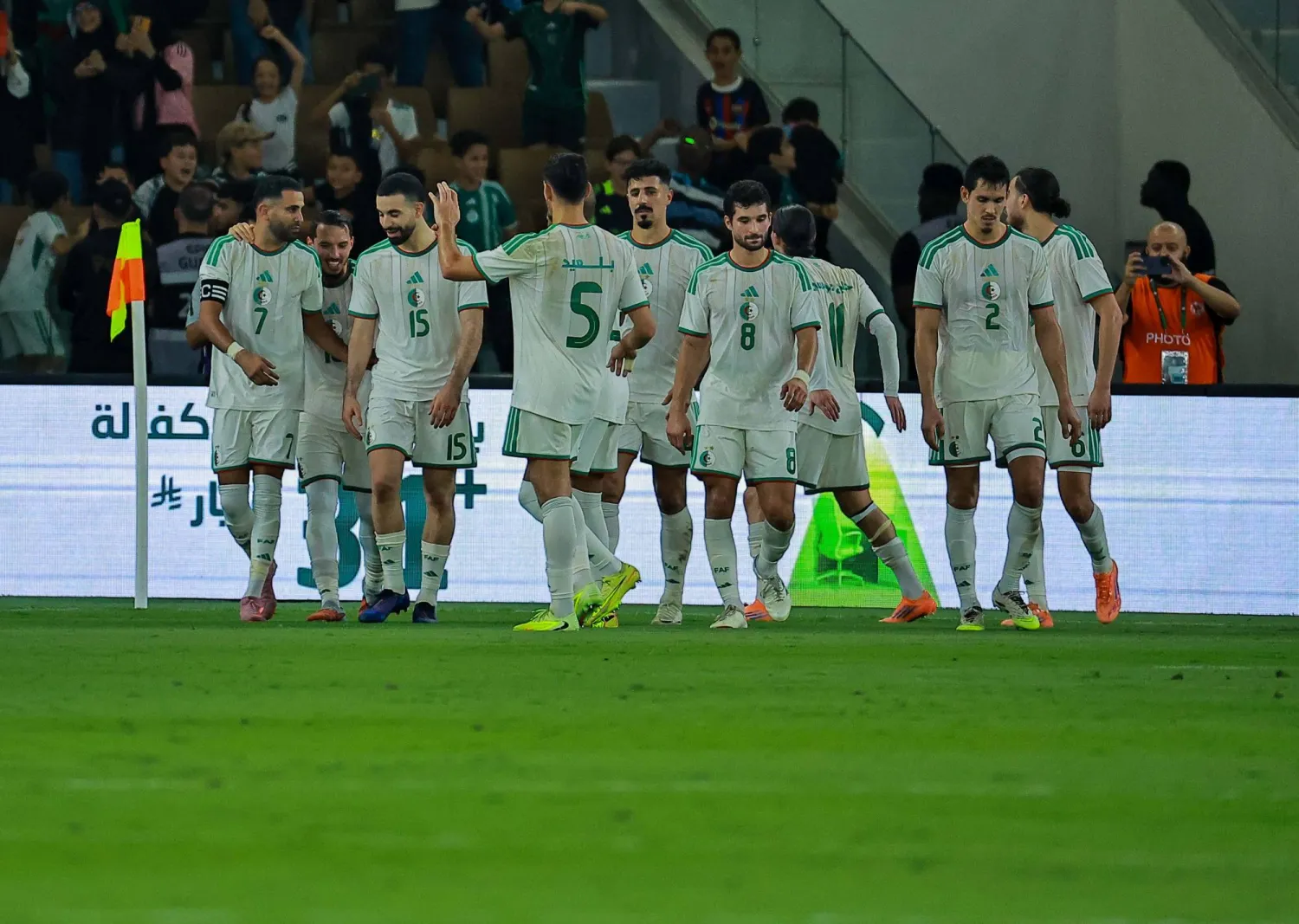 الجزائر كسب المواجهة بثنائية (تصوير: محمد المانع) 