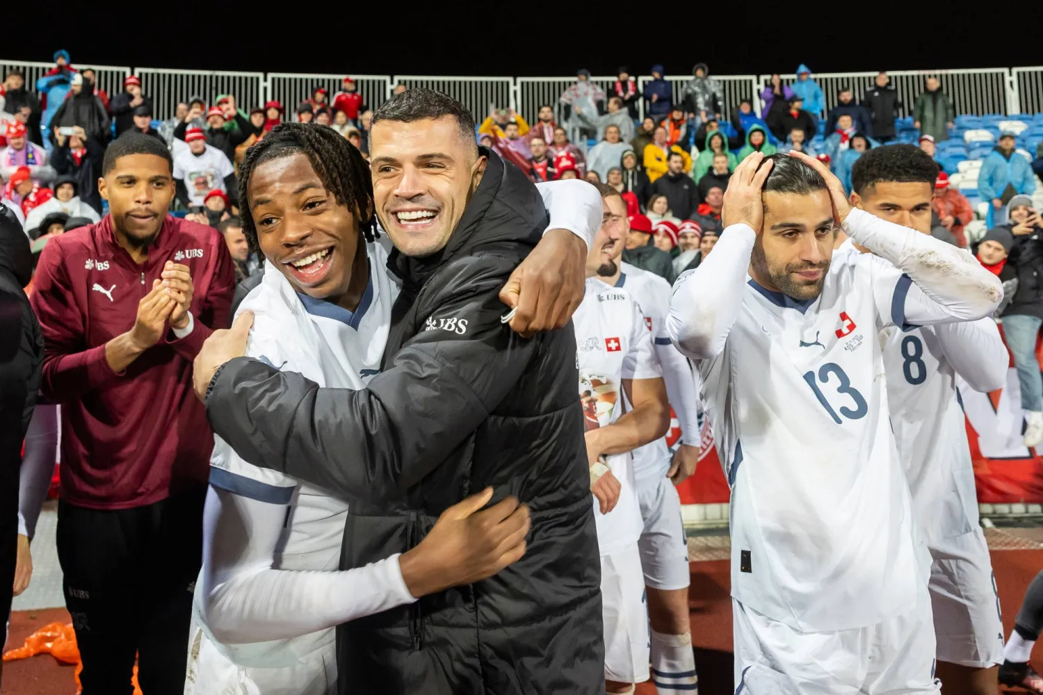احتفالية لاعبي سويسرا بالتأهل لكأس العالم (أ.ب)
