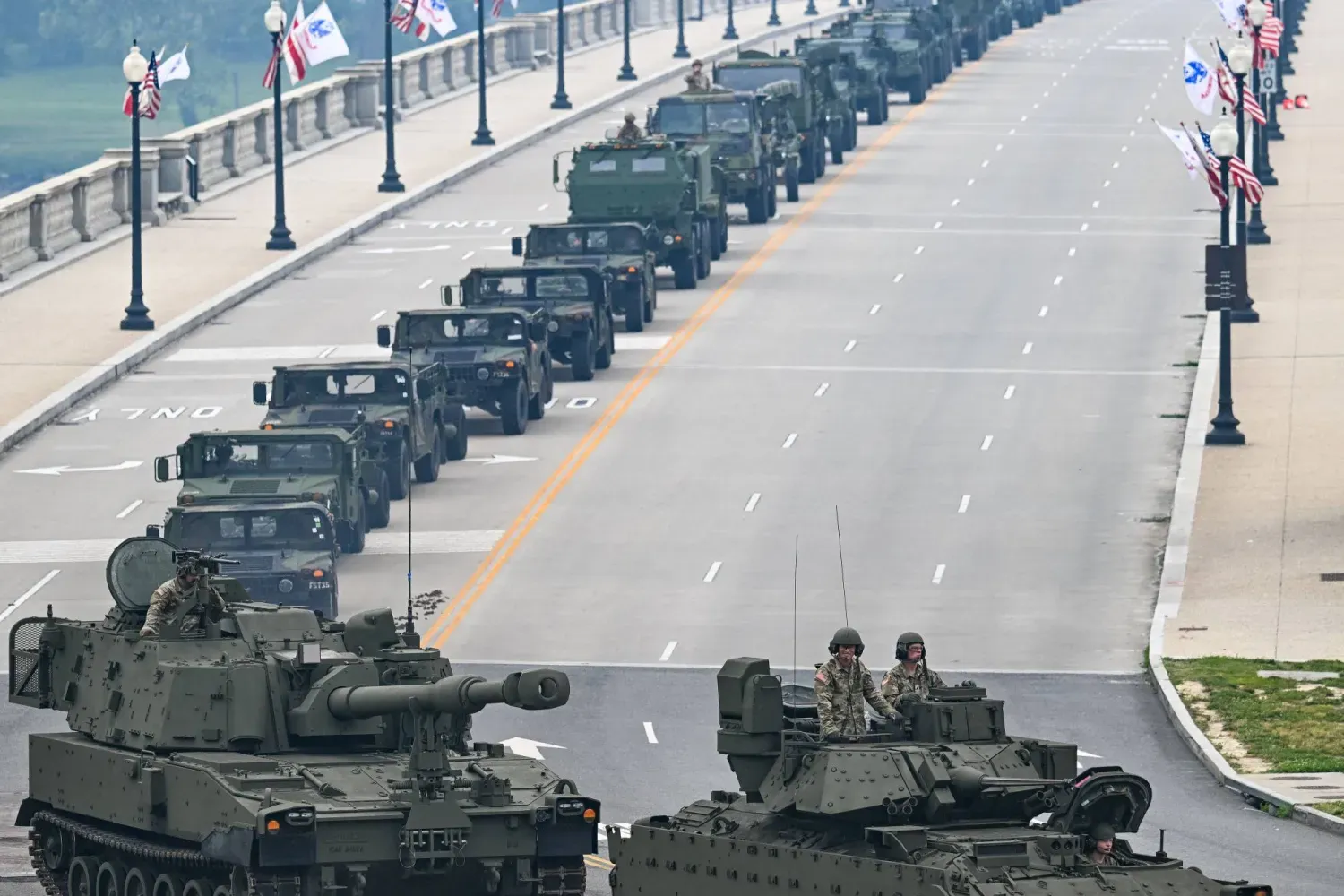 Askerî geçit töreninde ABD ordusu tankları (AFP)