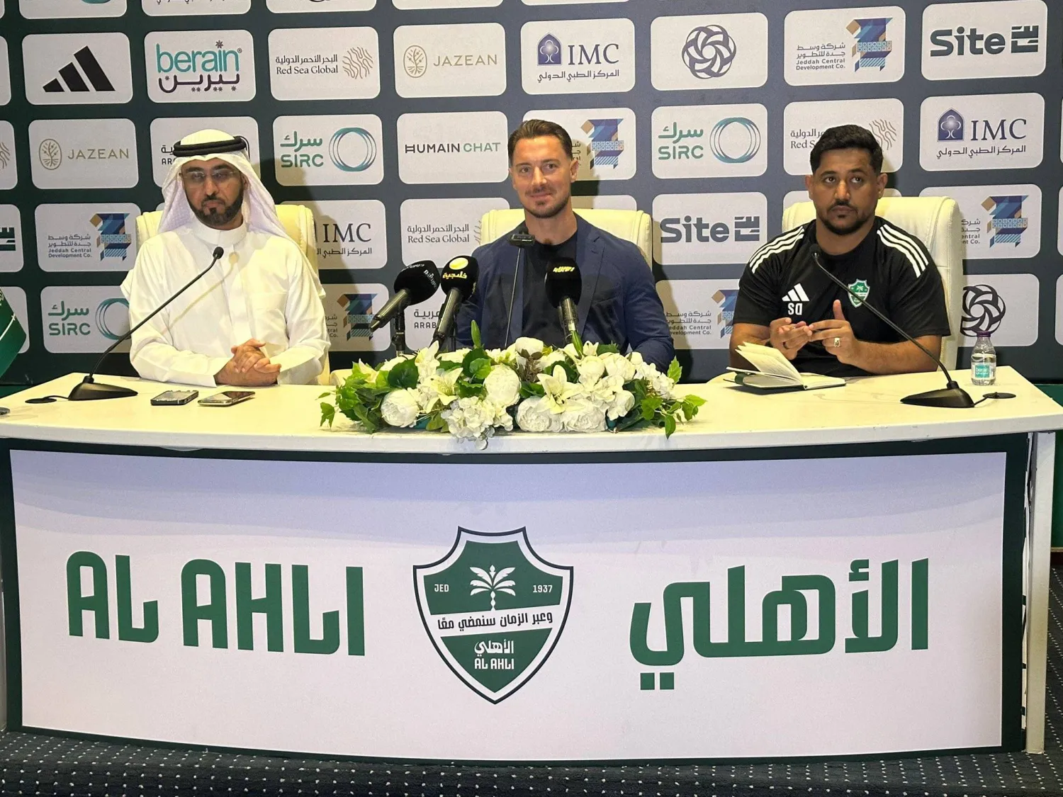 يايسله خلال المؤتمر الصحافي (الشرق الأوسط)