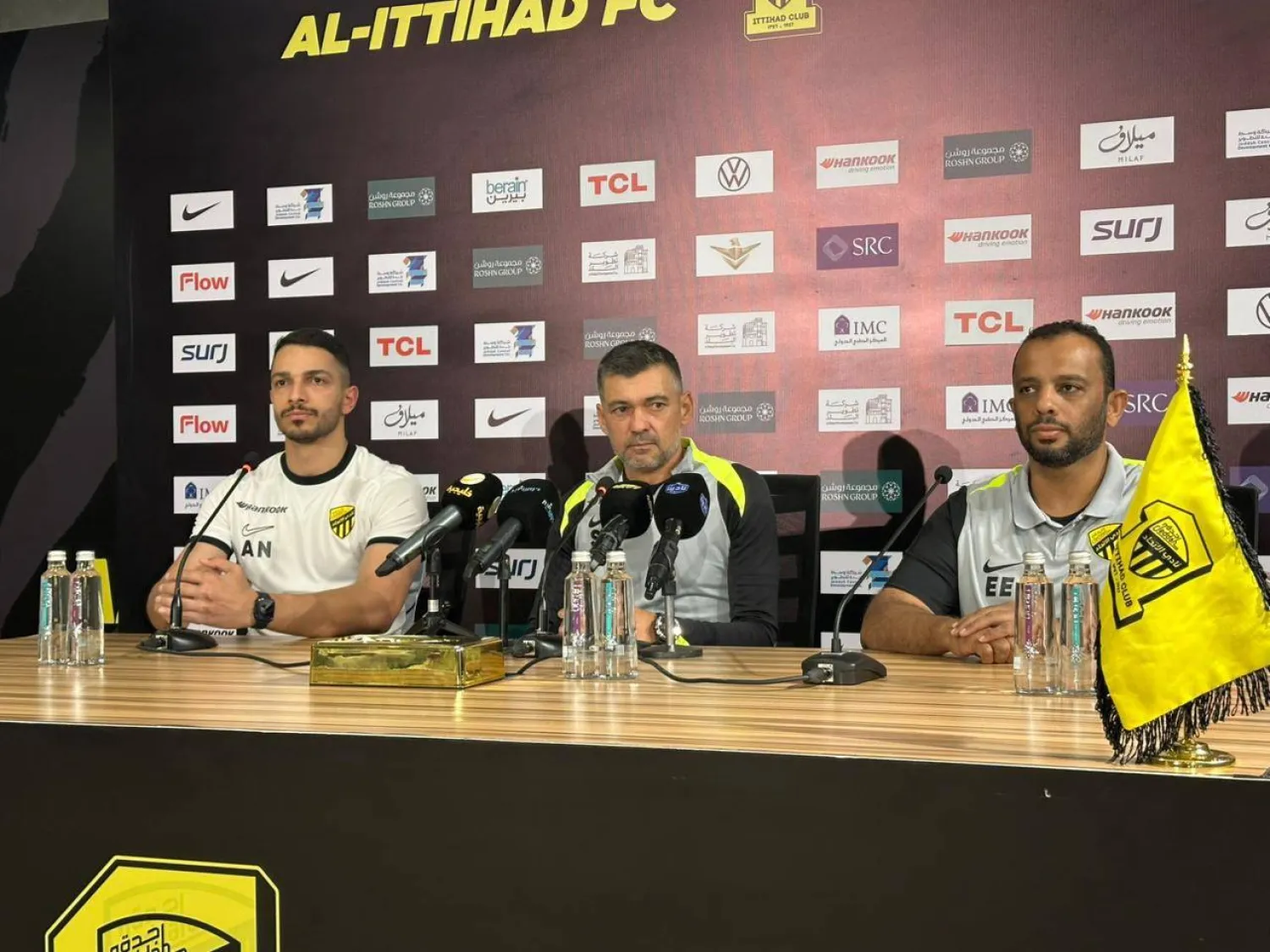 كونسيساو في المؤتمر الصحافي لمباراة الاتحاد والرياض (الشرق الأوسط)