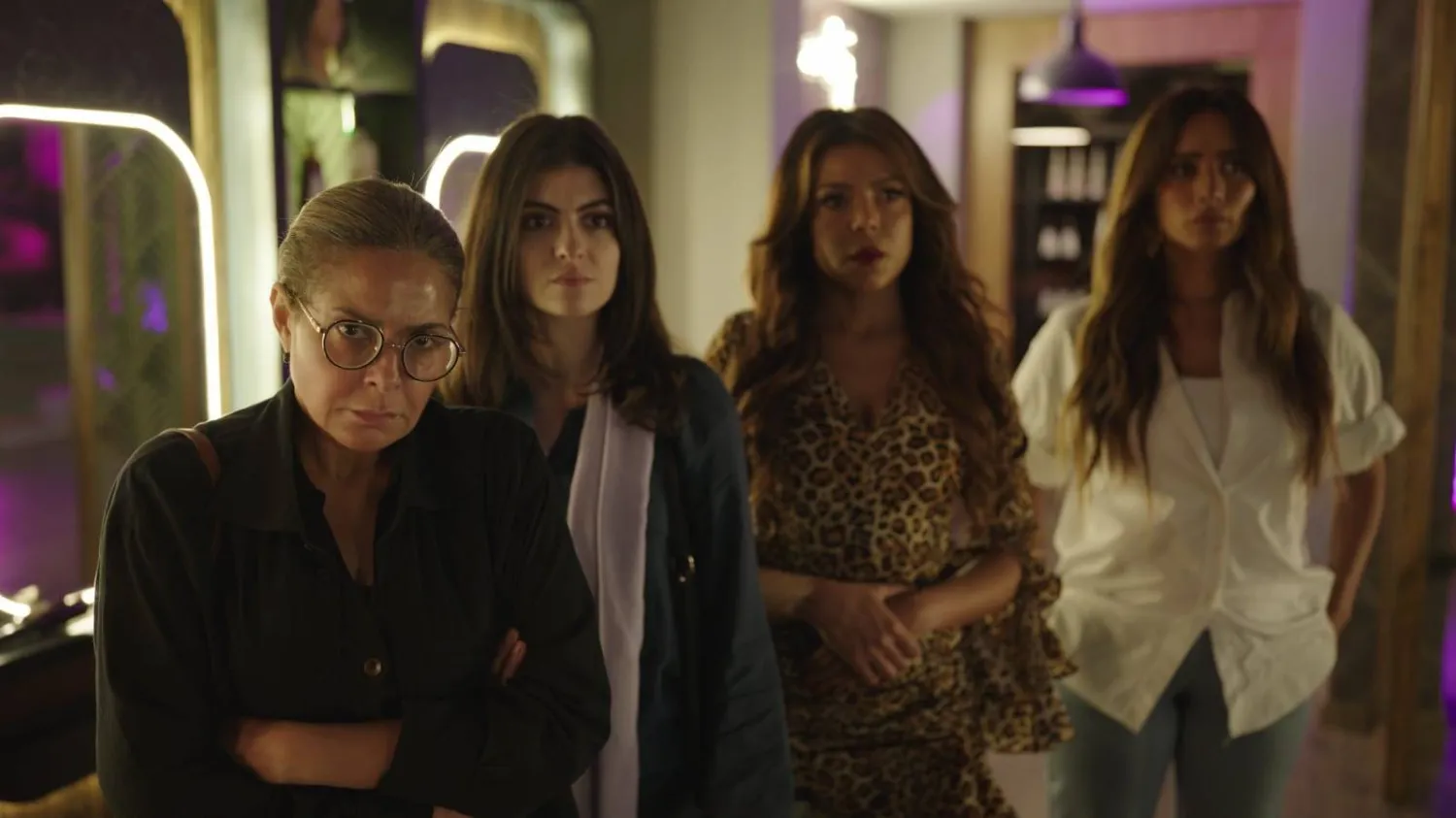 بطلات الفيلم في لقطة جماعية (إدارة مهرجان القاهرة السينمائي) 