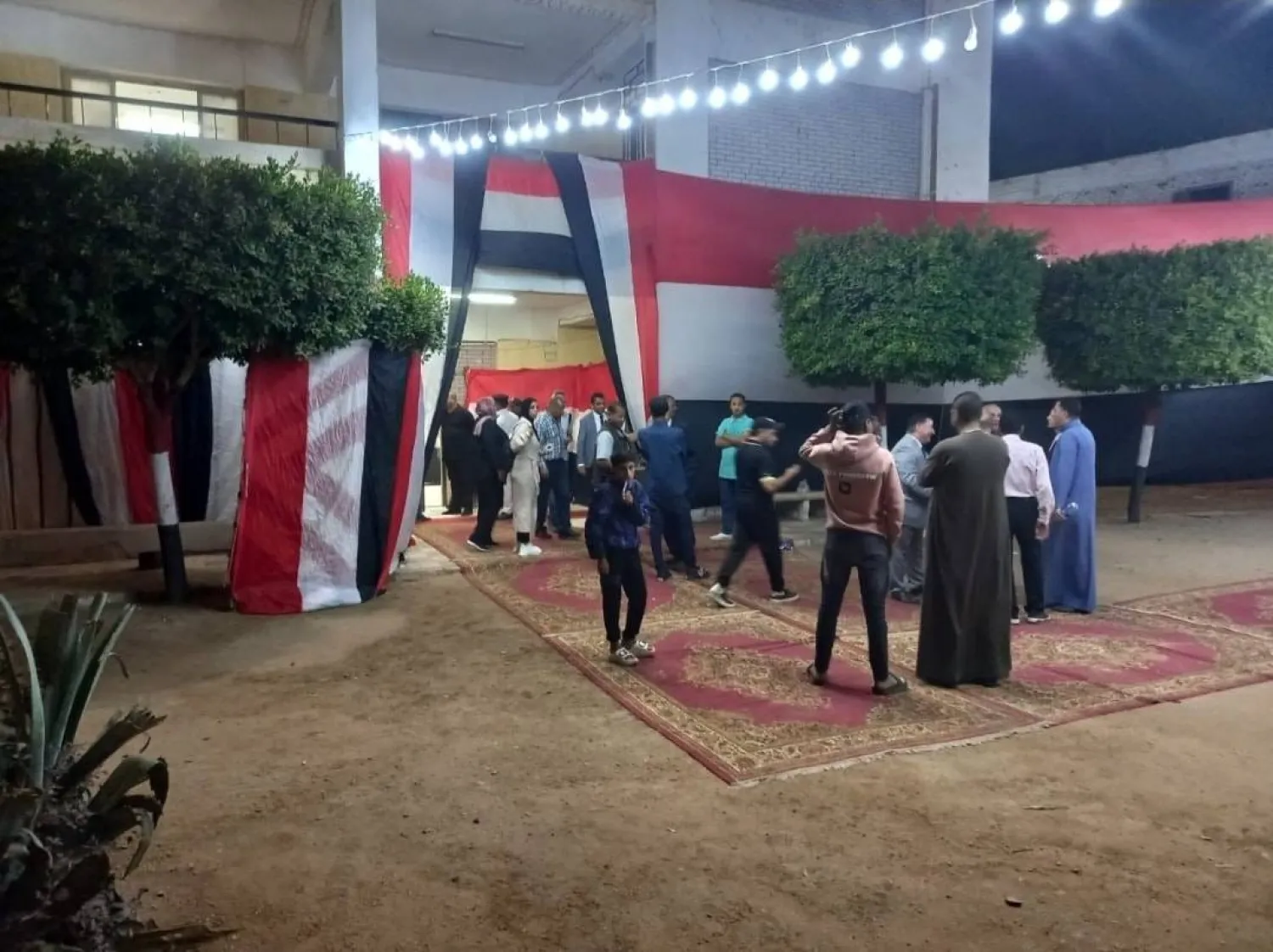 لجنة انتخابية في المرحلة الأولى من الاستحقاق البرلماني المصري (تنسيقية شباب الأحزاب)