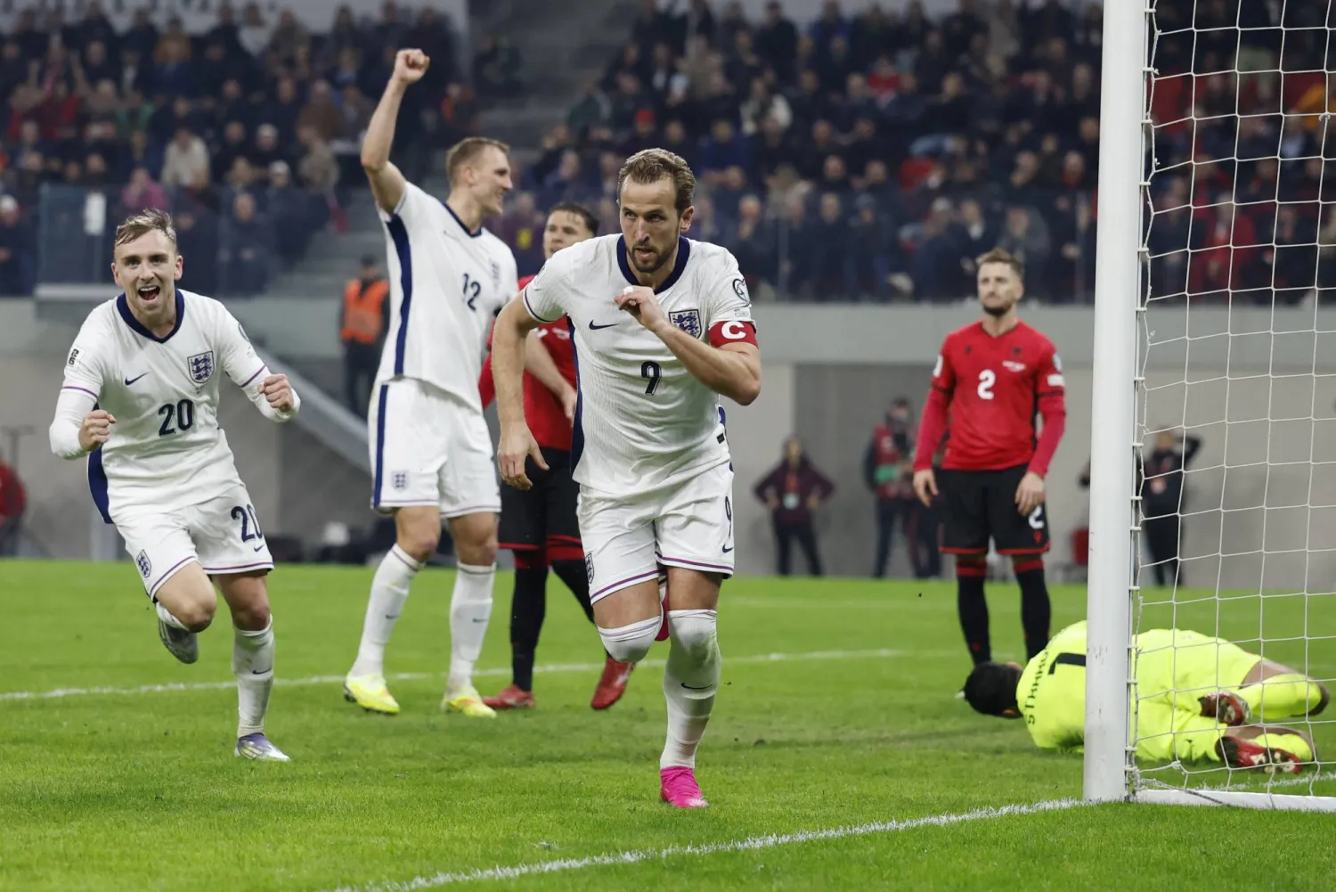 كان هاري كين هو المهاجم الصريح الوحيد في قائمة المنتخب الإنجليزي الأخيرة المكونة من 25 لاعباً (رويترز)