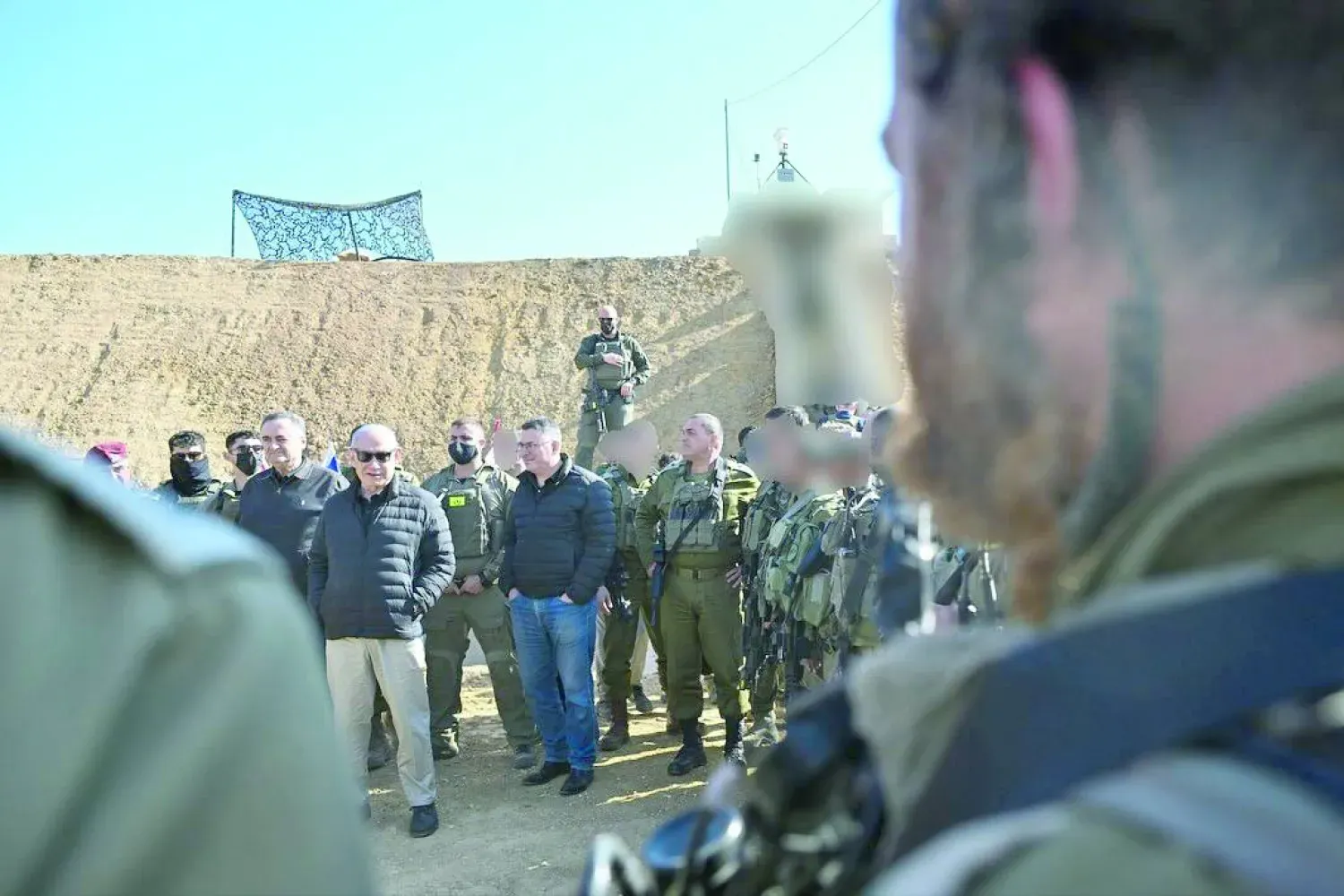 Netanyahu, dün üst düzey savunma, dışişleri ve güvenlik yetkilileriyle birlikte Suriye ile tampon bölgeyi ziyaret etti (Hükümet Basın Ofisi)