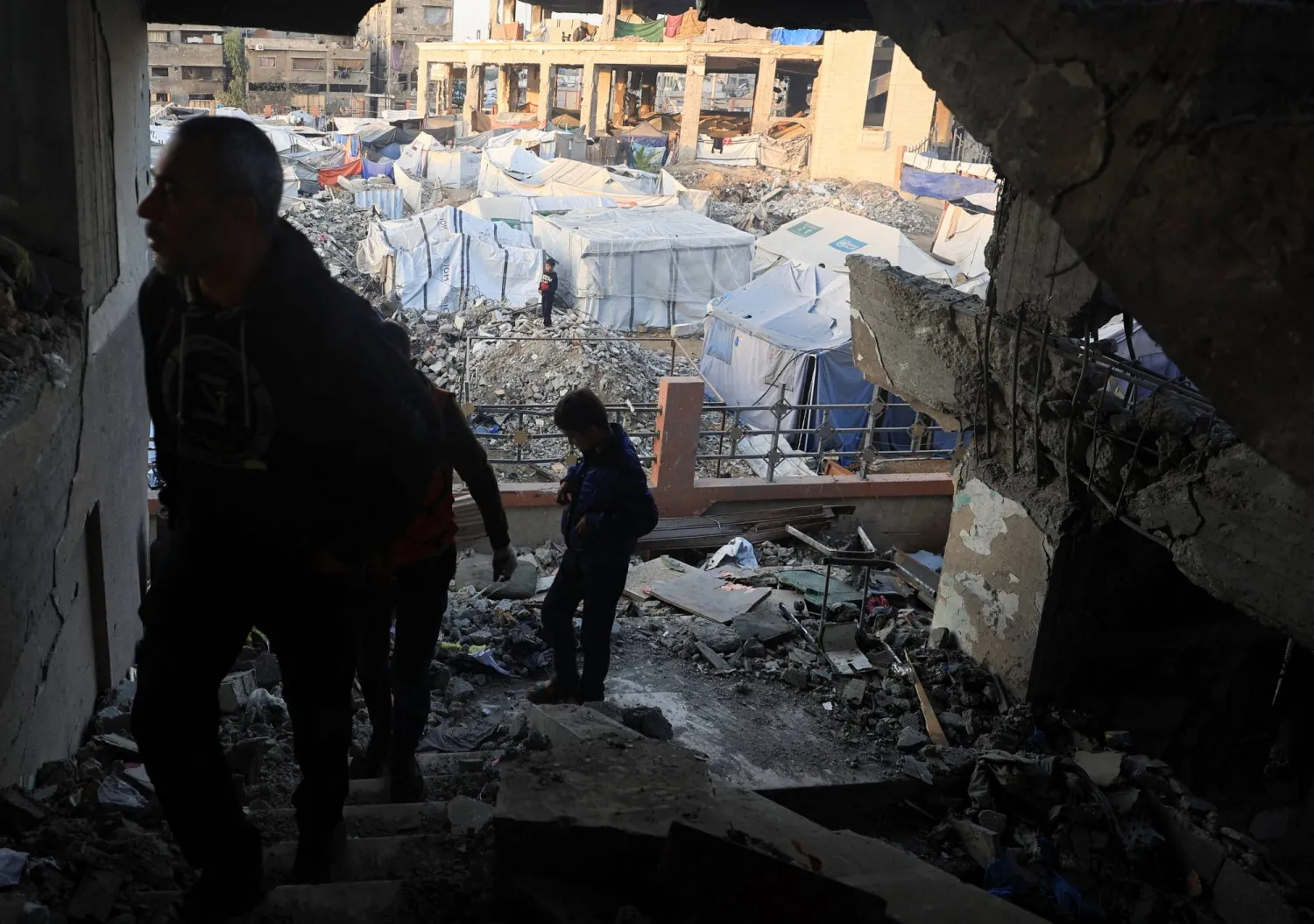 Palestinians inspect the site of Wednesday's Israeli strike in Gaza City, November 20, 2025. REUTERS/Dawoud Abu Alkas