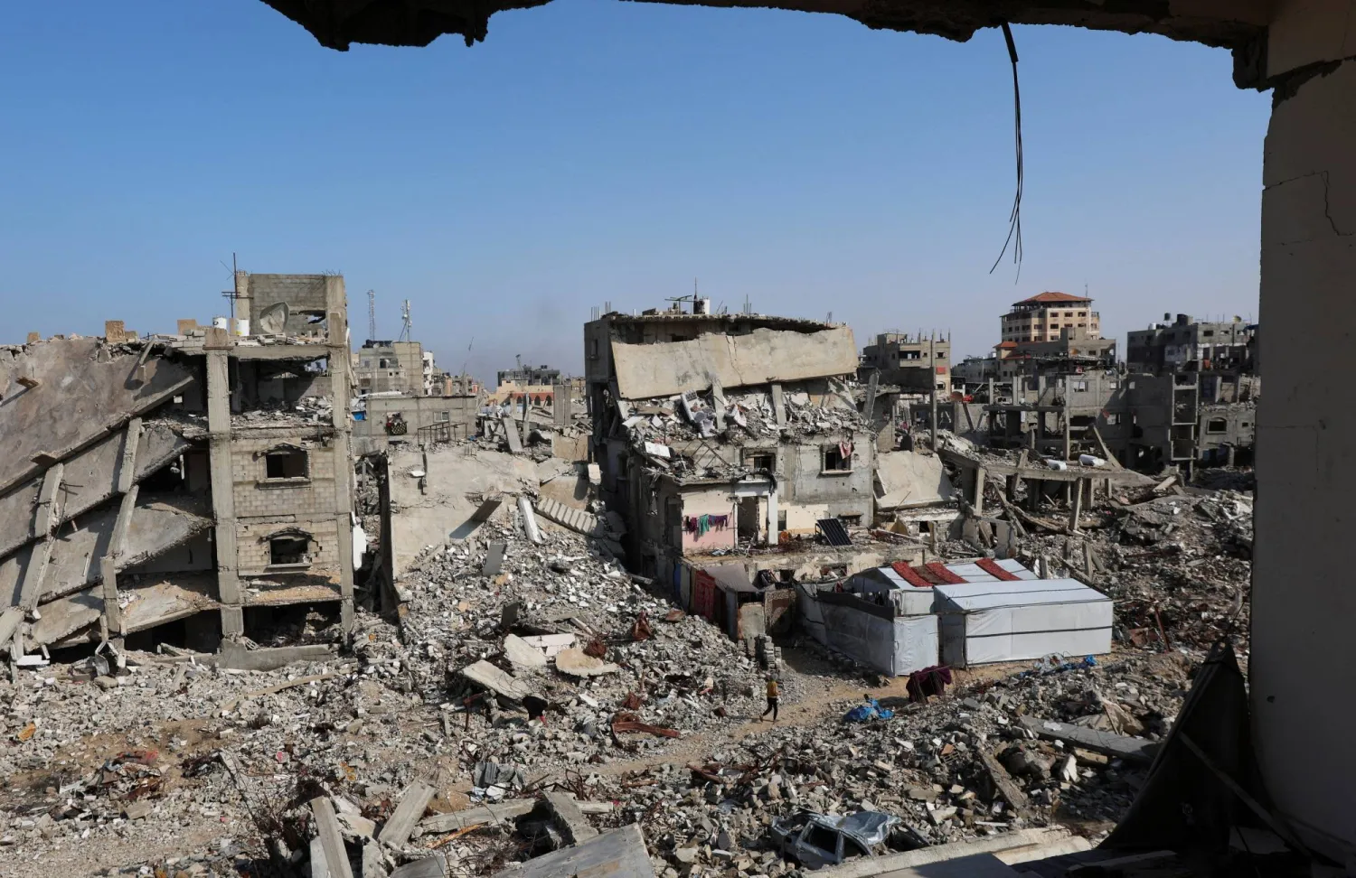 جانب من الدمار جراء الغارات الإسرائيلية على قطاع غزة (رويترز)