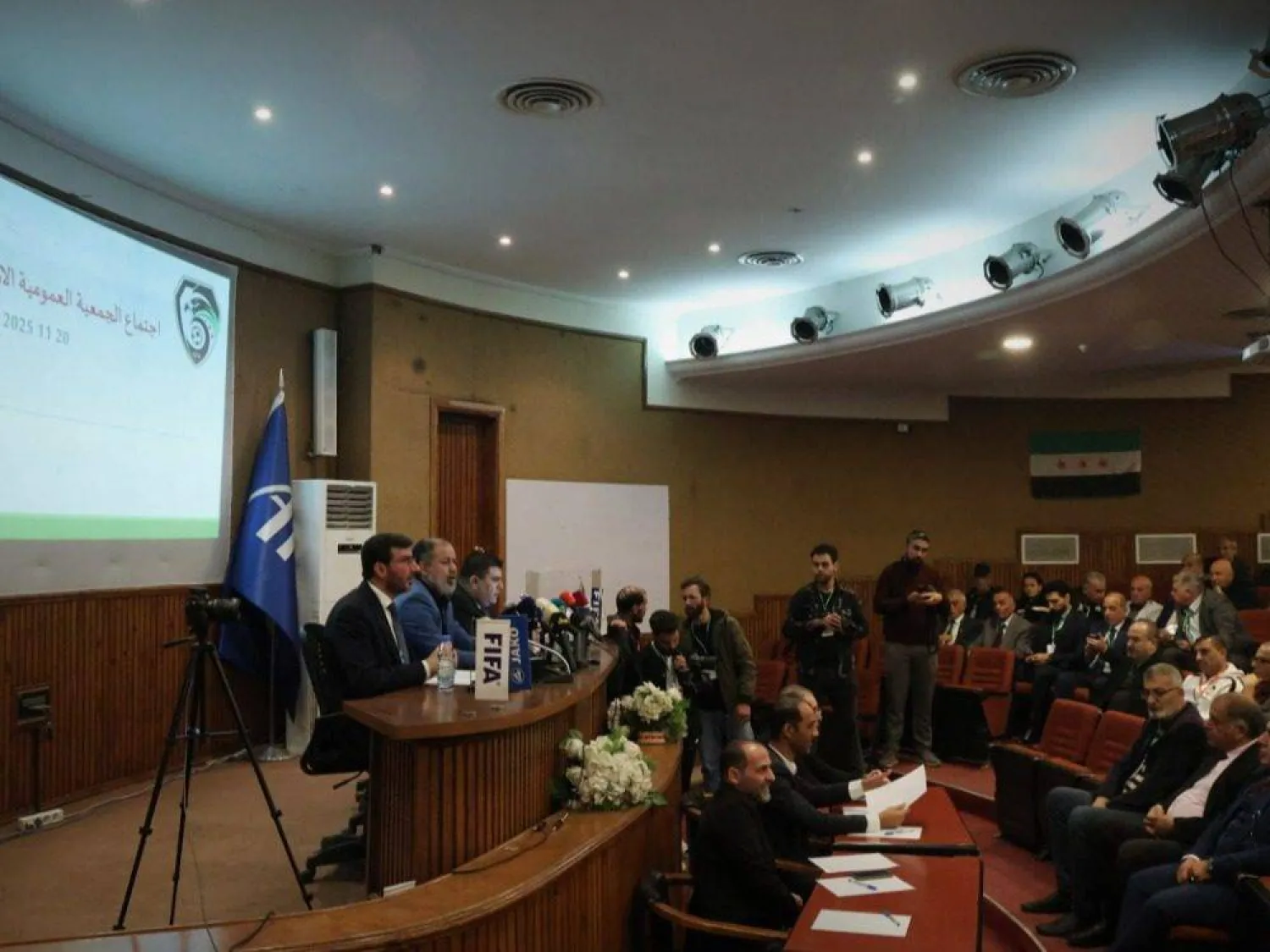 جانب من المؤتمر الانتخابي الذي أقيم في مبنى اتحاد كرة القدم السوري (الشرق الأوسط)