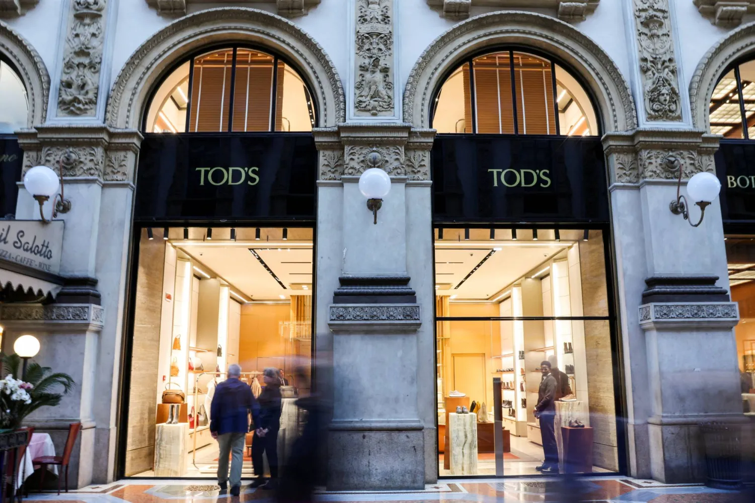 FILE PHOTO: People walk past a Tod's store in Galleria Vittorio Emanuele II, in Milan, Italy, September 27, 2025. REUTERS/Yara Nardi/File Photo