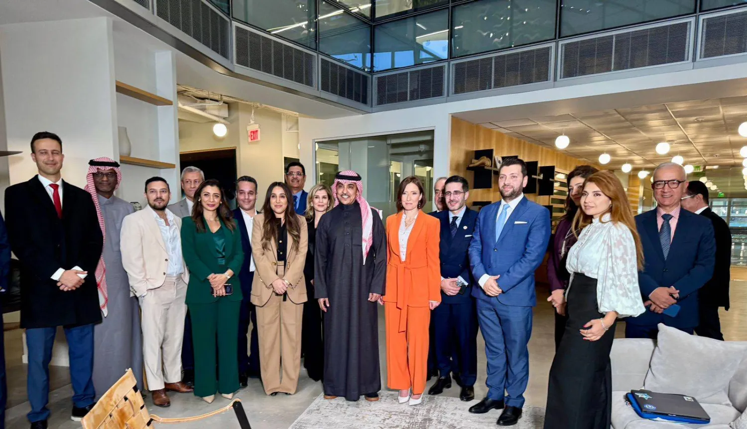 وزير الإعلام السعودي برفقة الرئيس التنفيذي لـ«SRMG» وصحافيي المجموعة بواشنطن