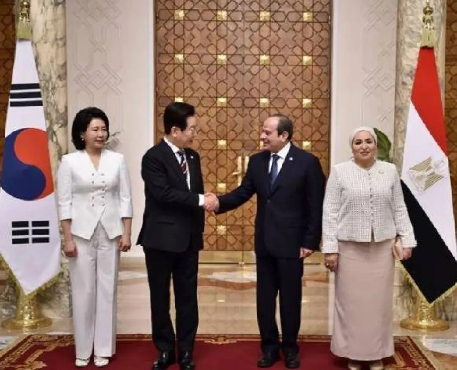 Egyptian President Abdel Fattah El-Sisi and First Lady, Entissar, received on Thursday in Cairo South Korean President Lee Jae Myung, and First Lady Kim Hea Kyung (Egyptian Presidency)