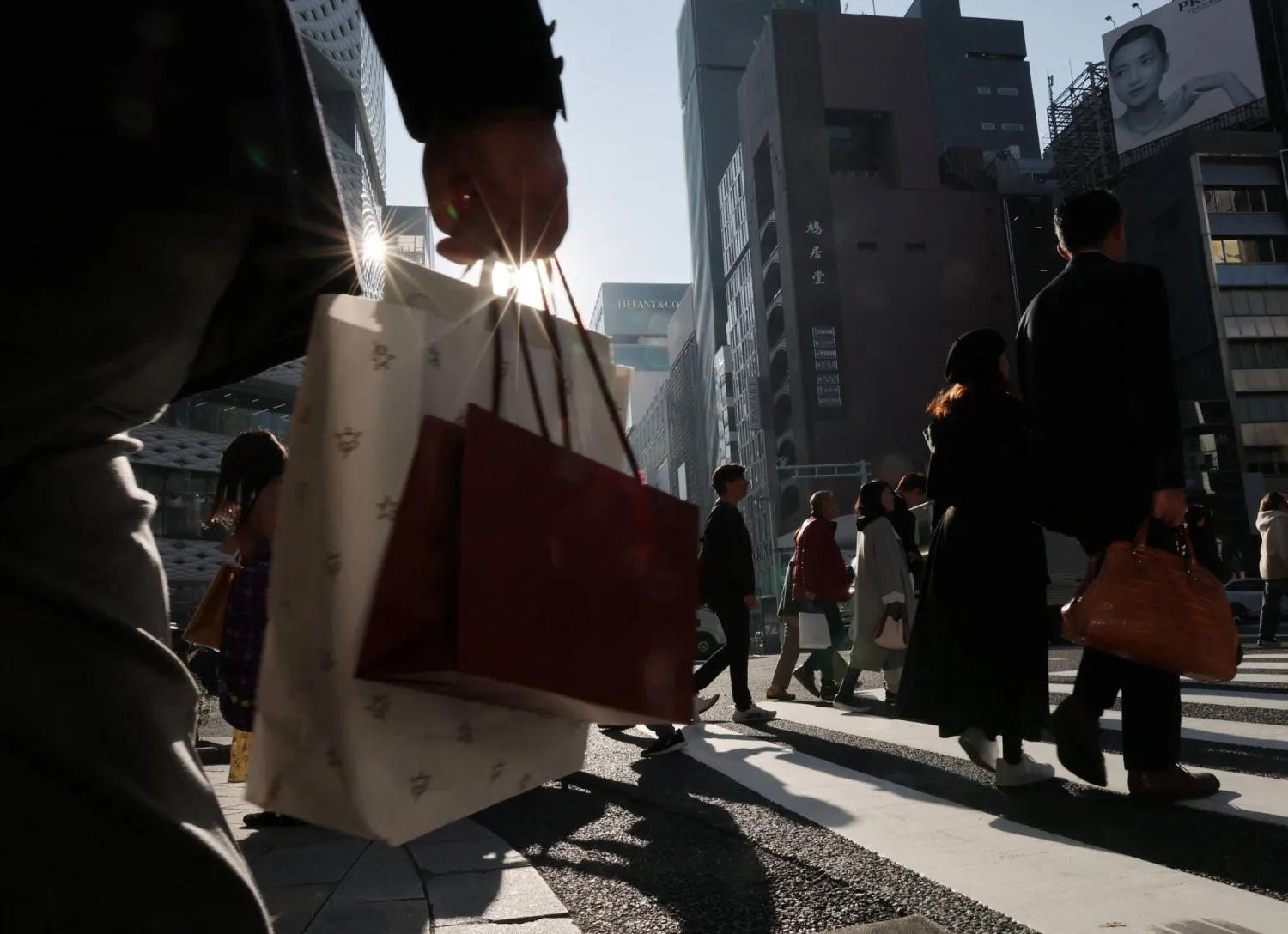Pedestrians make their way through a shopping district in Tokyo, Japan November 21, 2025. REUTERS/Kim Kyung-Hoon