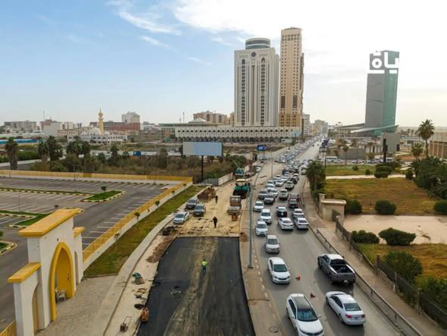 أعمال رصف في أحد الشوارع الرئيسية بالعاصمة طرابلس (إعلام حكومة «الوحدة»)