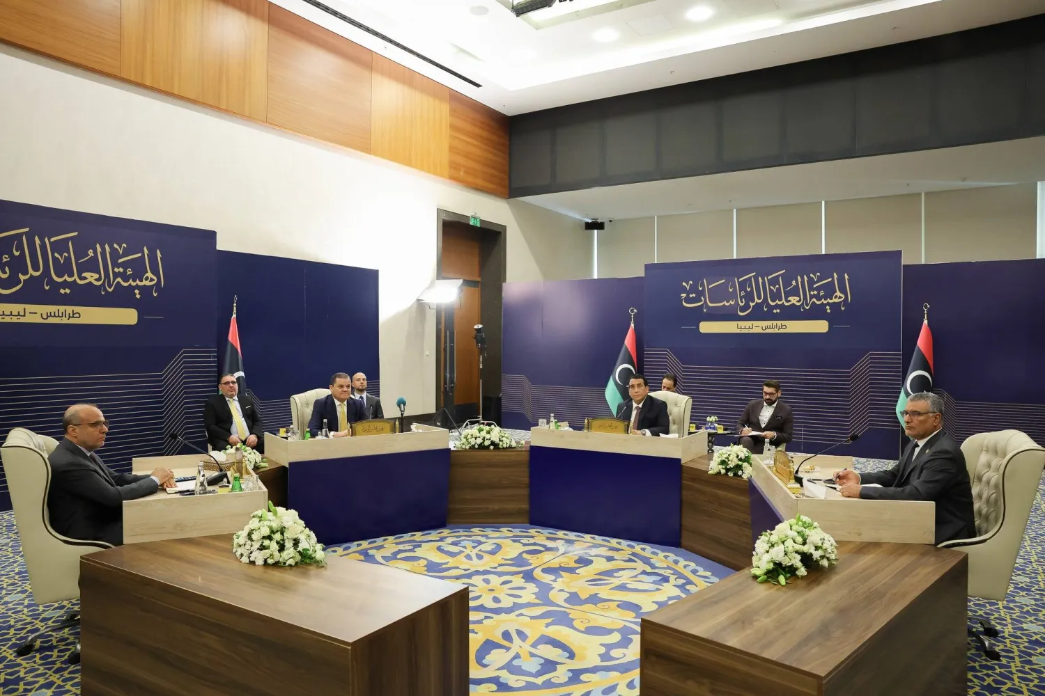 المنفي والدبيبة وتكالة عقب الإعلان عن تشكيل الهيئة الجديدة مساء الخميس (حكومة «الوحدة»)