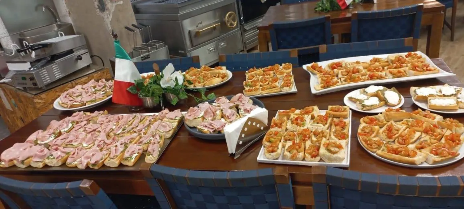 مجموعة من الأطباق الإيطالية واللبنانية من تنفيذ الشيف مارادونا يوسف (السفارة الإيطالية)