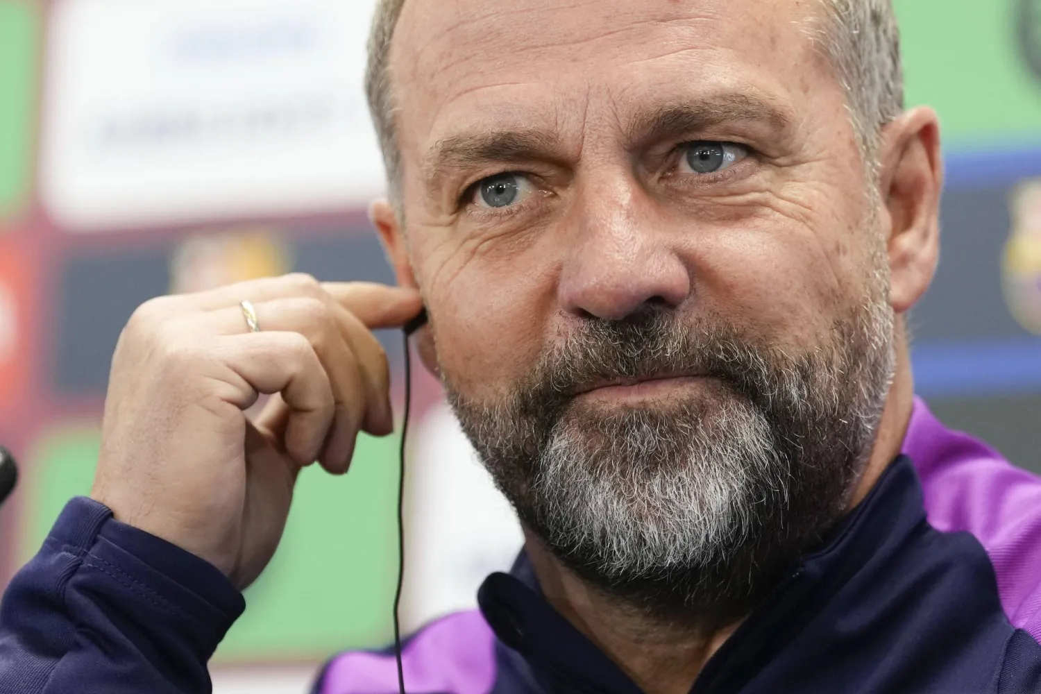 هانسي فليك المدير الفني لفريق برشلونة الإسباني (إ.ب.أ)