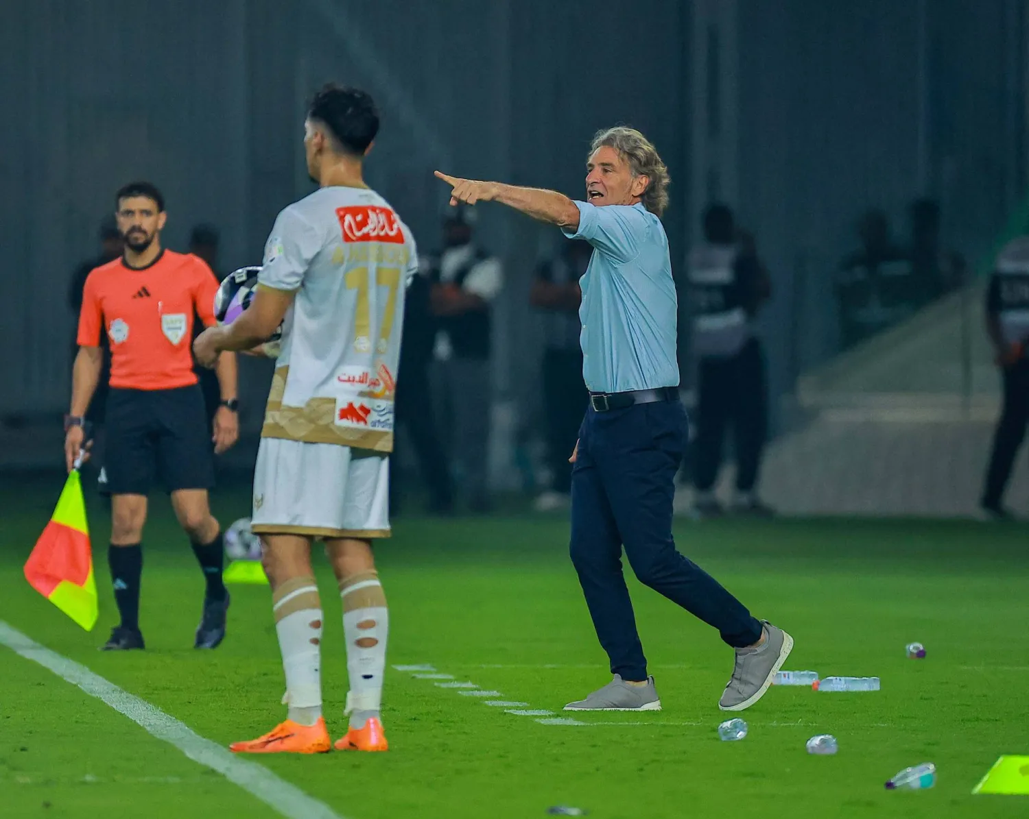 الأوروغوياني دانيال كارينيو مدرب فريق الرياض (تصوير: محمد المانع)