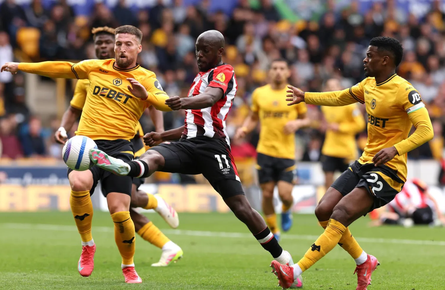 لم يلعب يوان ويسا أي دقيقة مع نيوكاسل حتى الآن منذ انتقاله من برنتفورد (غيتي)