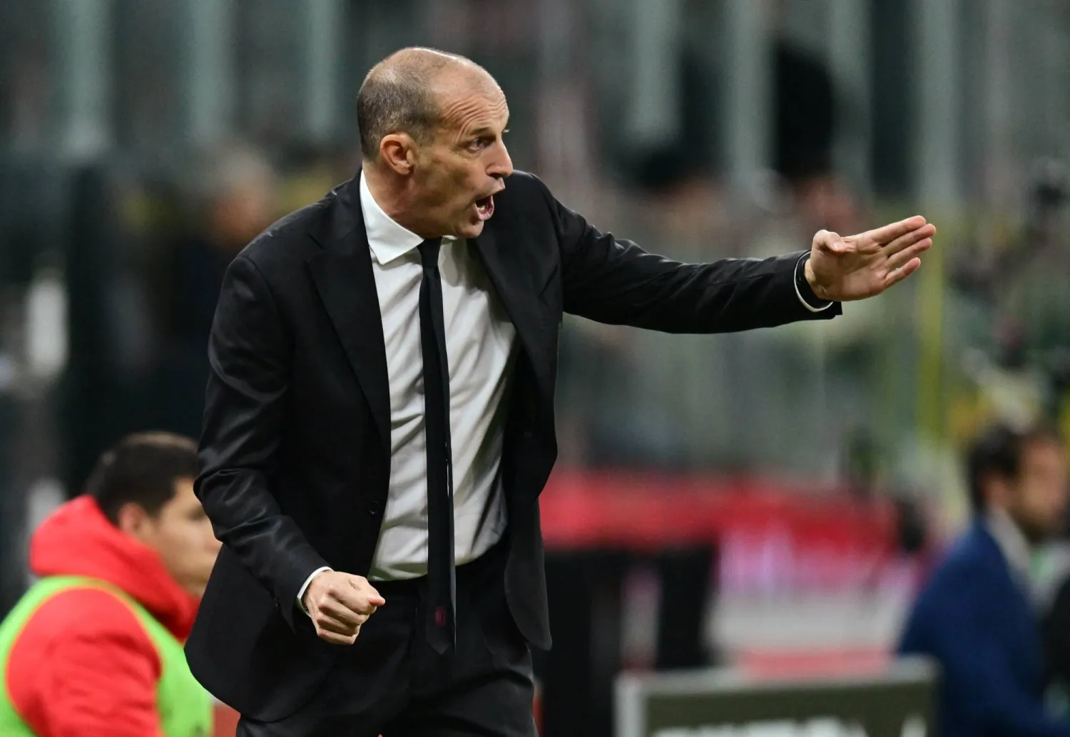 مدرب  ميلان ماسيميليانو أليغري (رويترز)