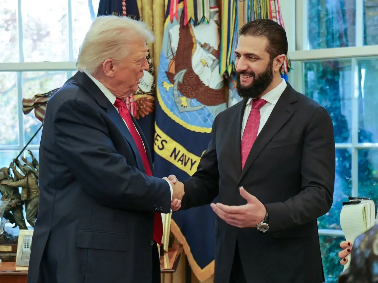 ABD Başkanı Donald Trump ve Ahmed eş-Şara Beyaz Saray'da, (AFP)