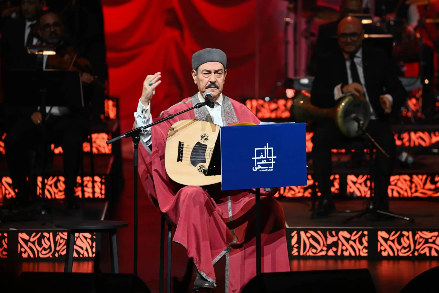 لطفي بوشناق في «مهرجان الغناء بالفصحى» بالظهران (إثراء)