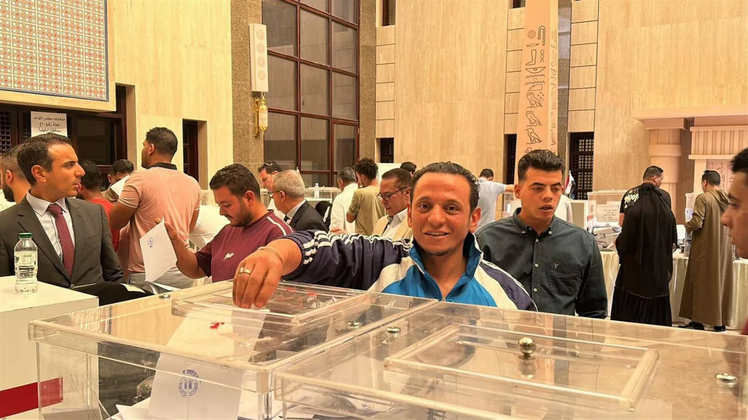 تصويت مصريين في الخارج خلال انتخابات مجلس النواب (تنسيقية شباب الأحزاب بمصر)