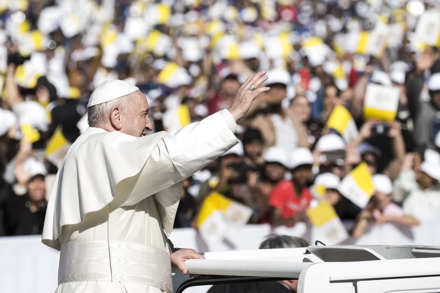 البابا فرنسيس في استاد مدينة زايد الرياضية بأبوظبي... فبراير 2019 (د.ب.أ)