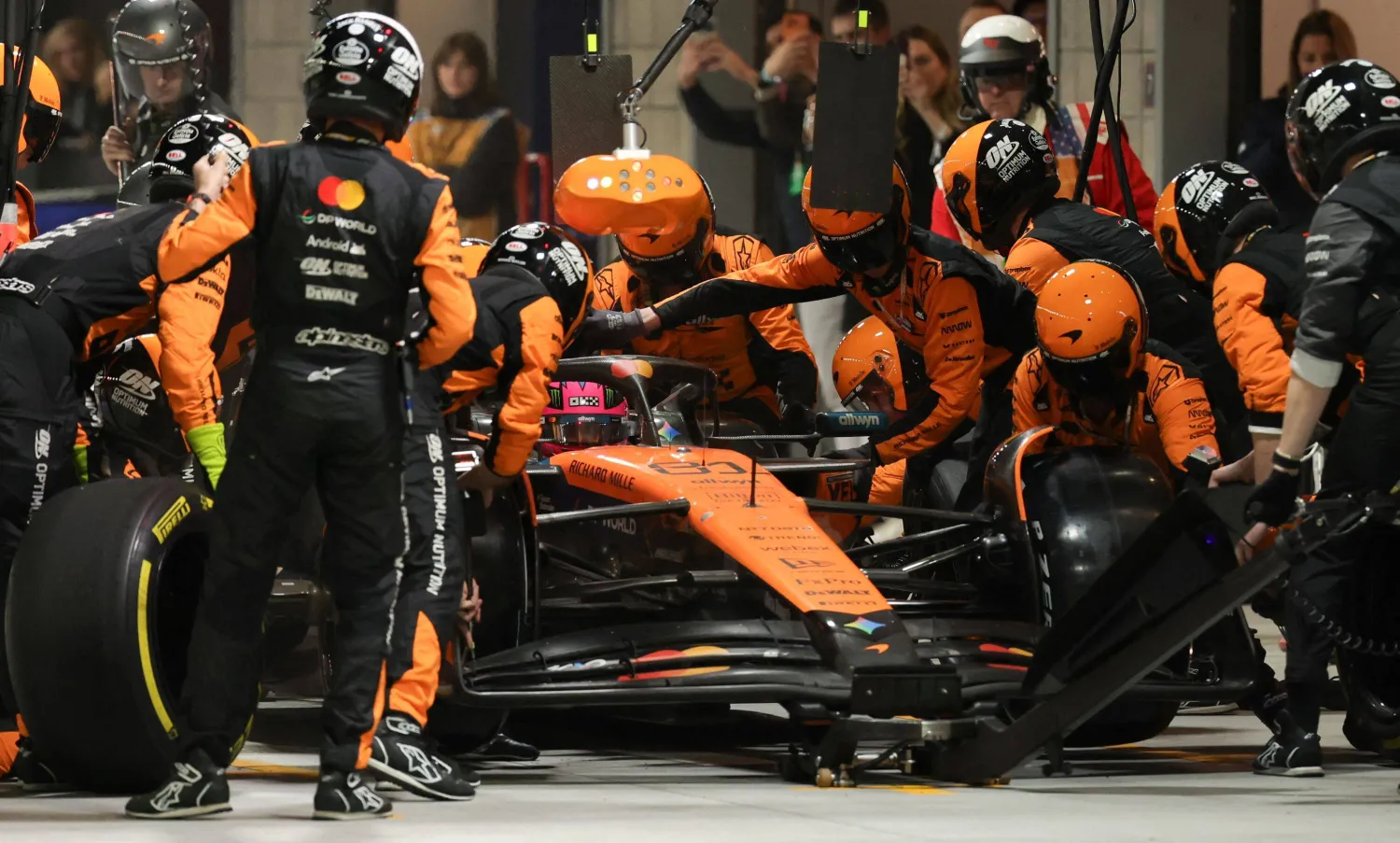 متسابقا فريق مكلارين يواجهان خطر الاستبعاد من سباق «جائزة لاس فيغاس» (أ.ف.ب)