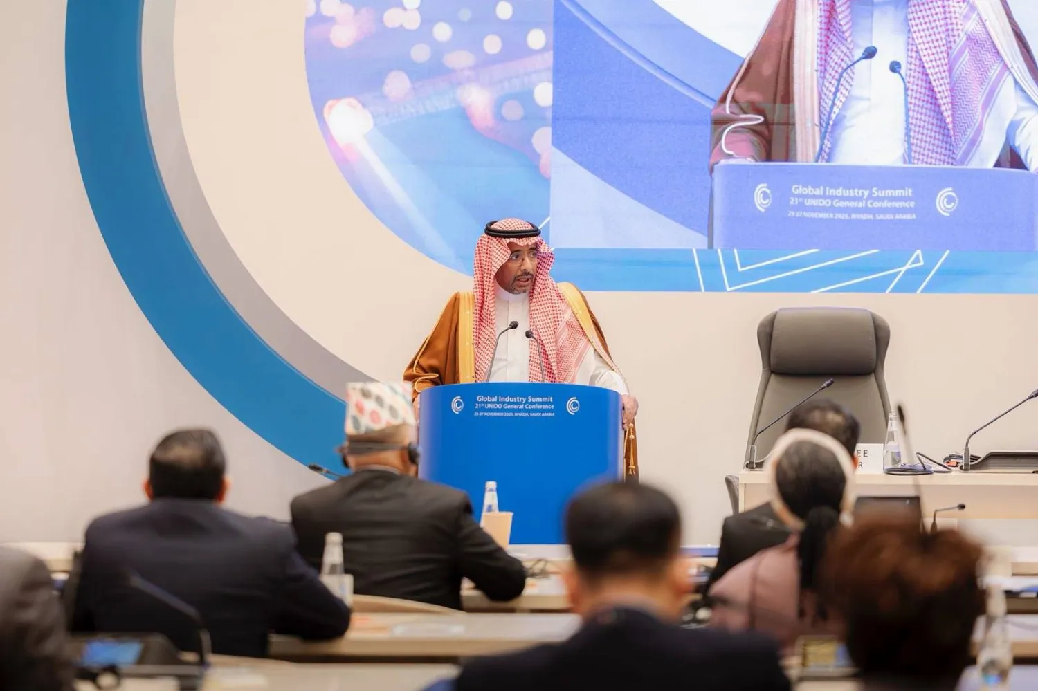 وزير الصناعة السعودي متحدثاً في القمة العالمية للصناعة «مؤتمر اليونيدو 21» (إكس)
