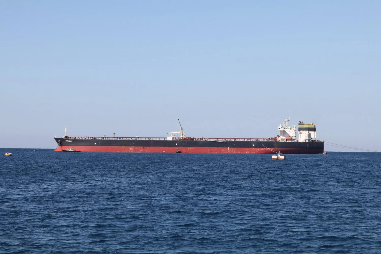 باخرة تحمل نفطاً سعودياً في إطار منحة قُدمت إلى سوريا (سانا)