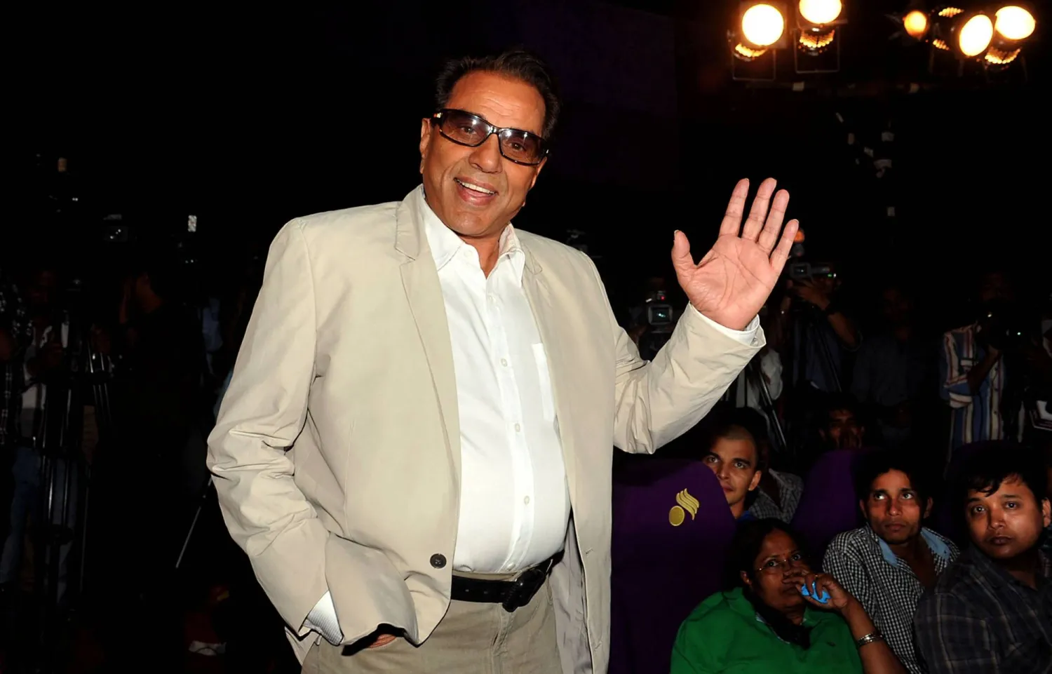 الممثل الهندي دارميندرا (أ.ف.ب)