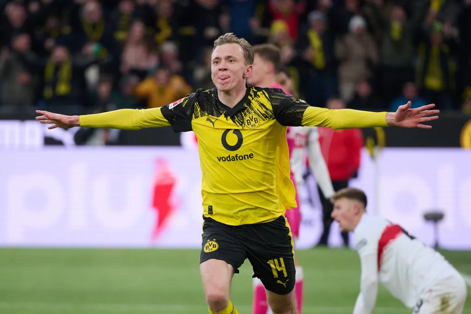 ماكسيمليان باير لاعب وسط بوروسيا دورتموند (د.ب.أ)