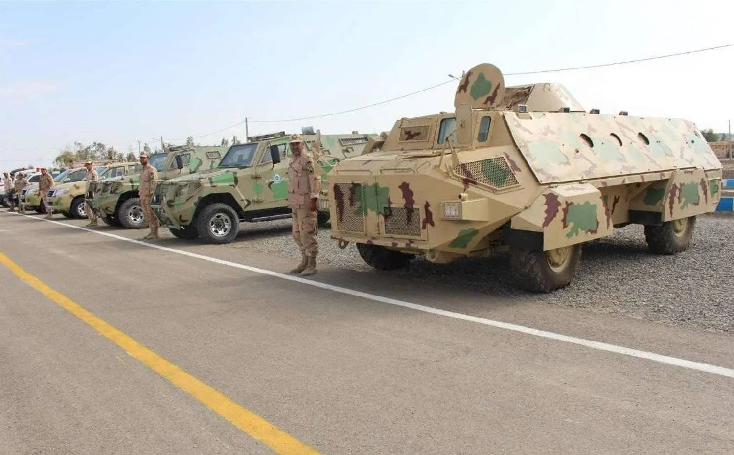 قوات حرس الحدود الإيرانية خلال عرض عسكري بمحافظة بلوشستان (إيرنا)